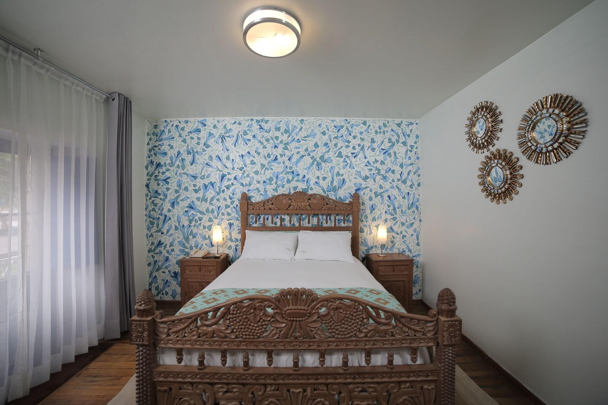 Double Queen Size Bed