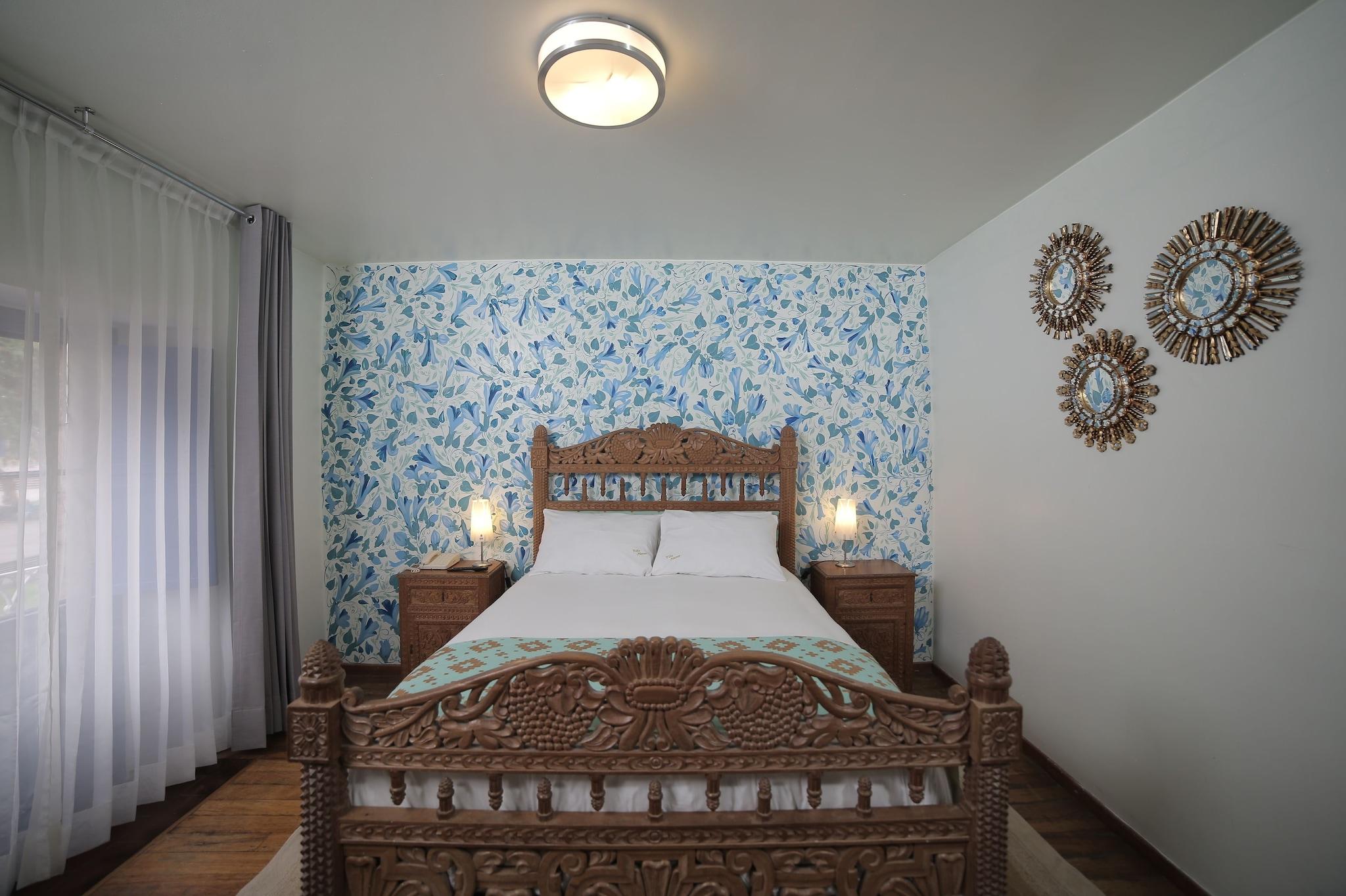 Double Queen Size Bed