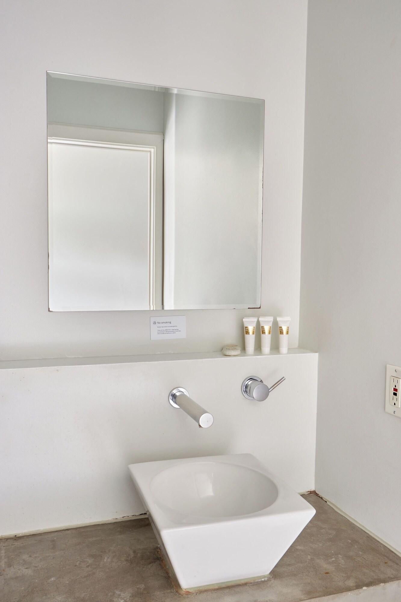 Double Deluxe Queen Bed