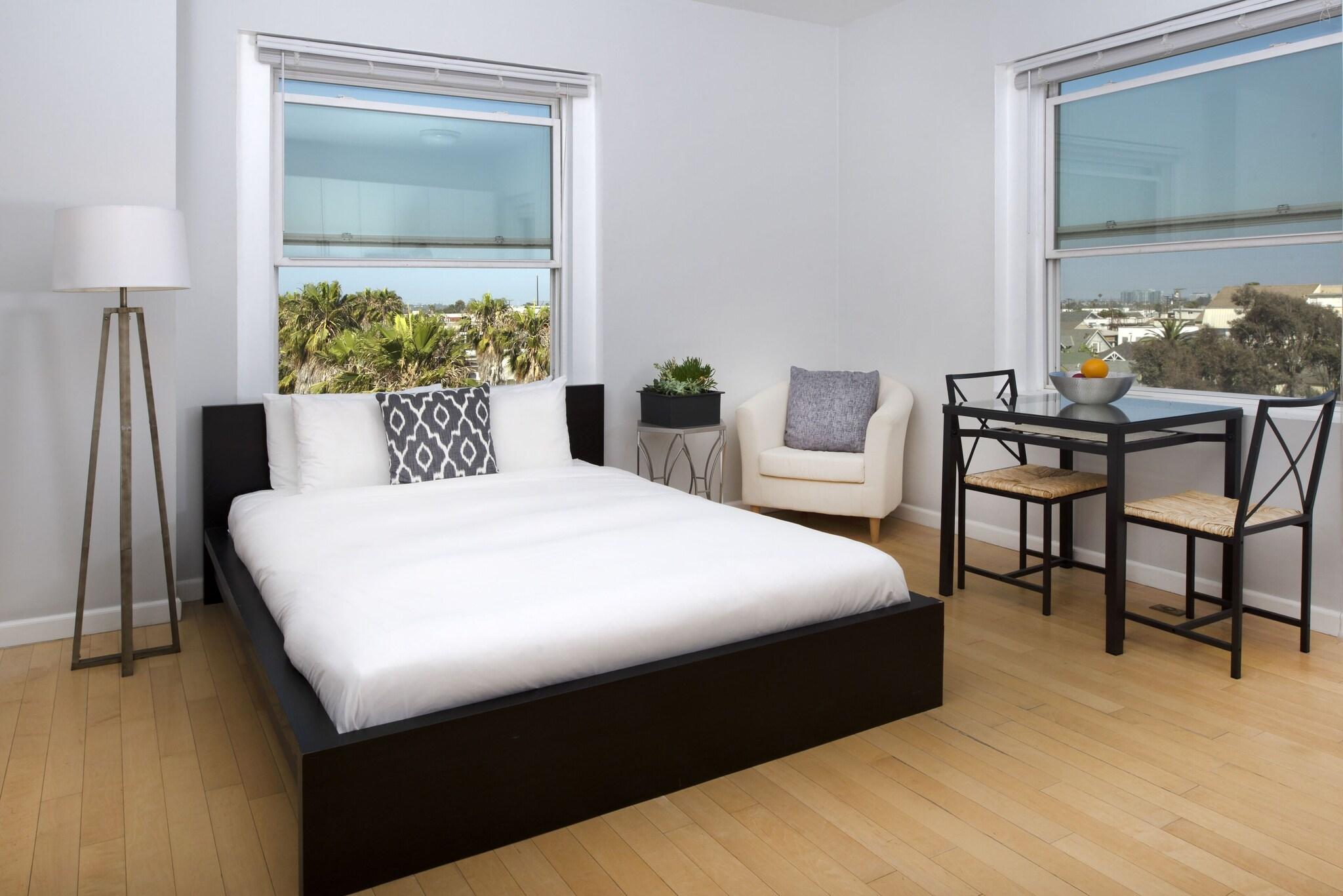 Studio Partial Ocean View Queen Bed