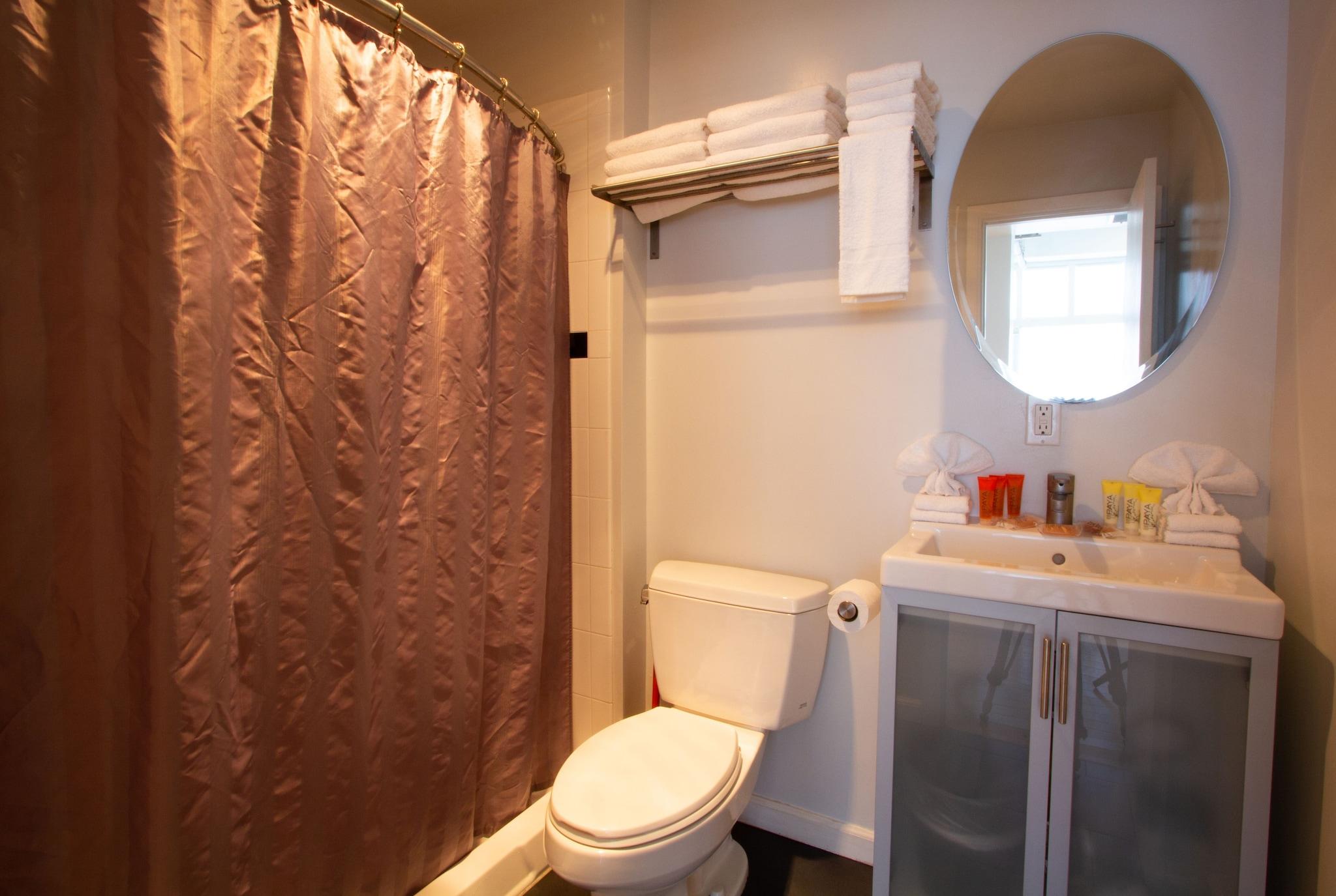 Suite Deluxe Partial Ocean View