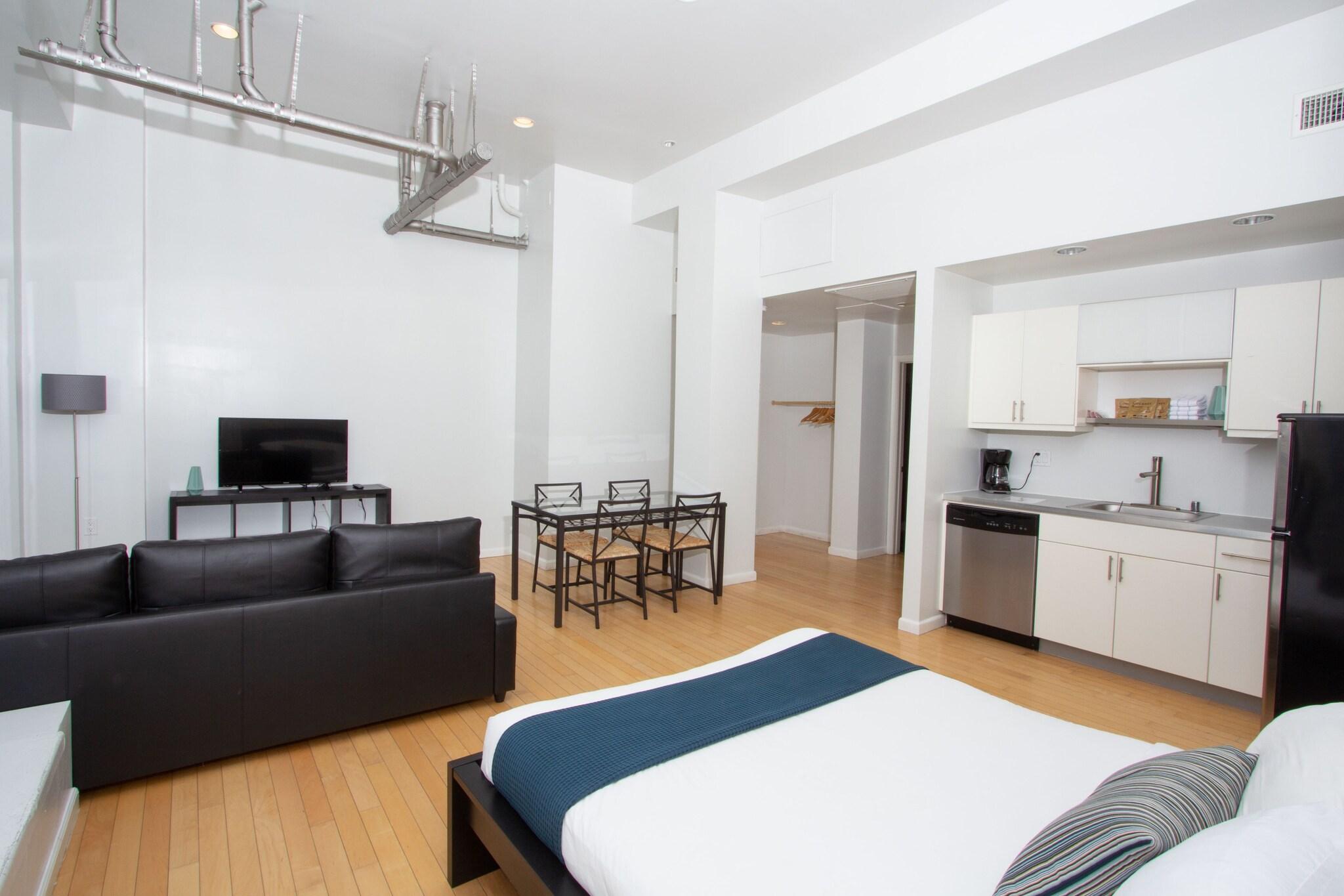 Suite Deluxe Partial Ocean View