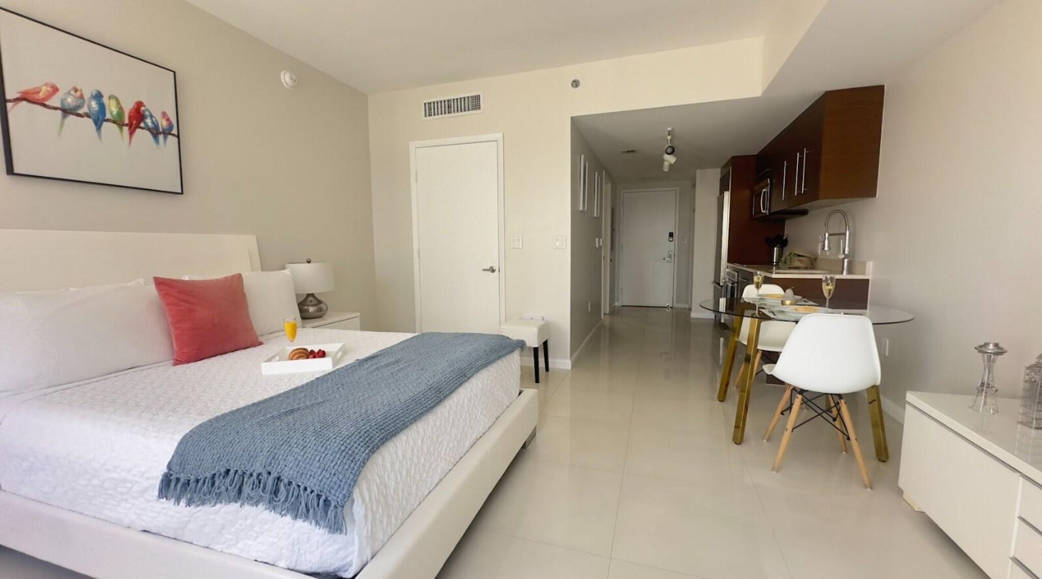 Studio Business Queen Bed