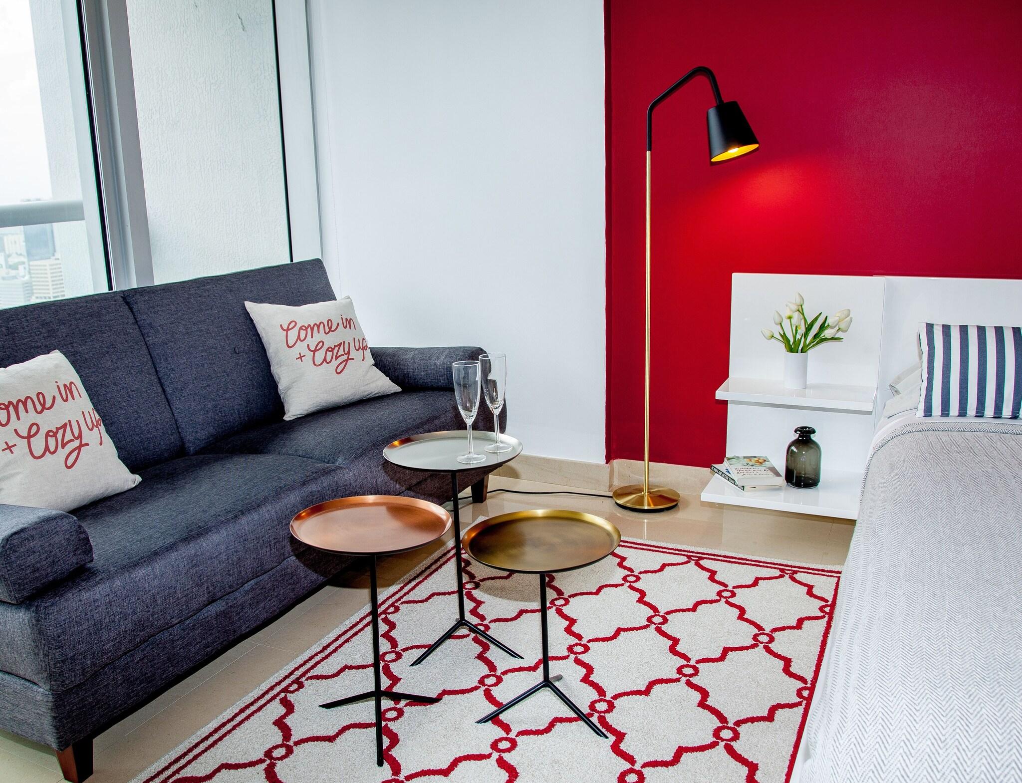 Studio Business Queen Bed