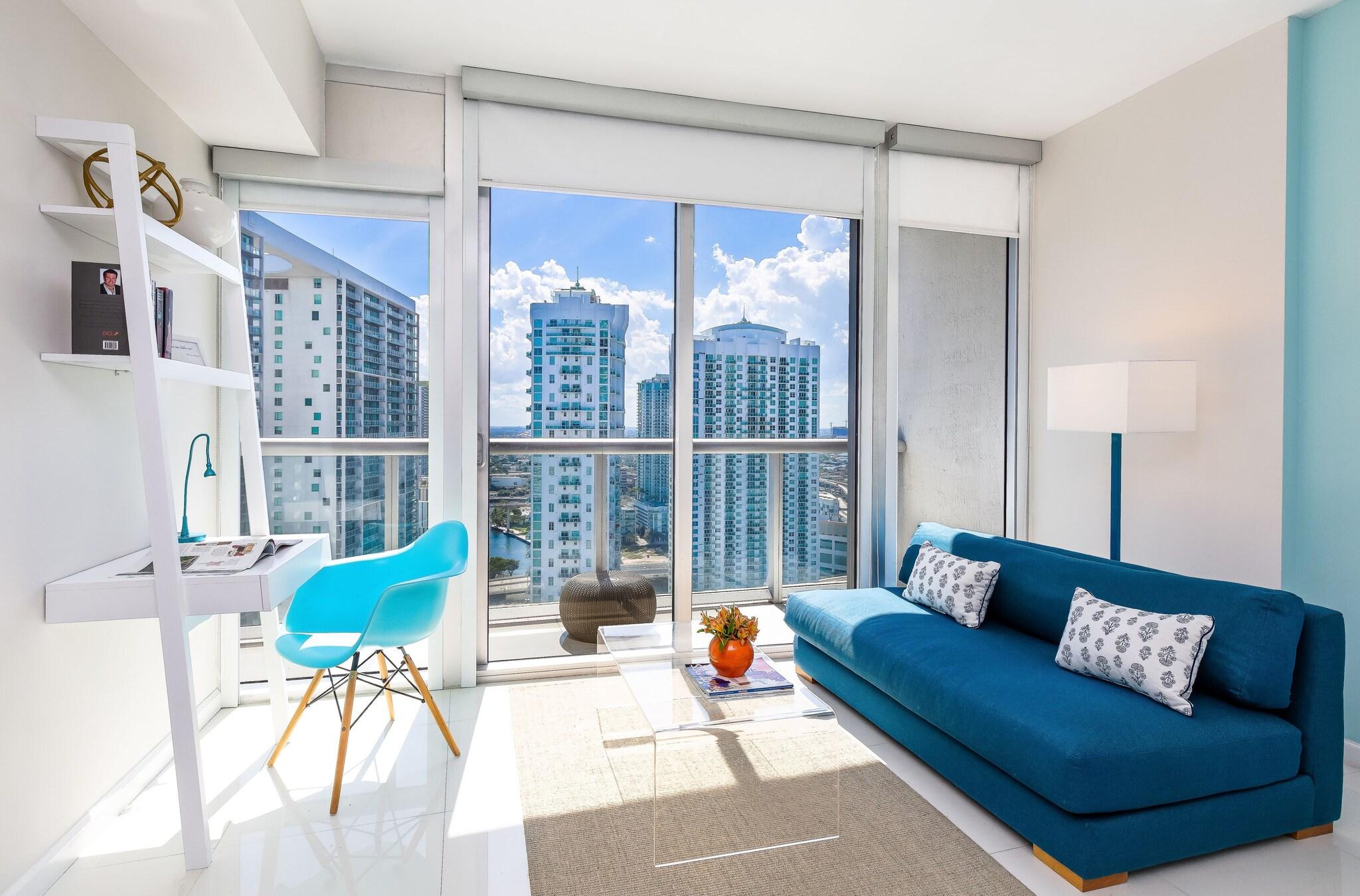 Studio Business Queen Bed