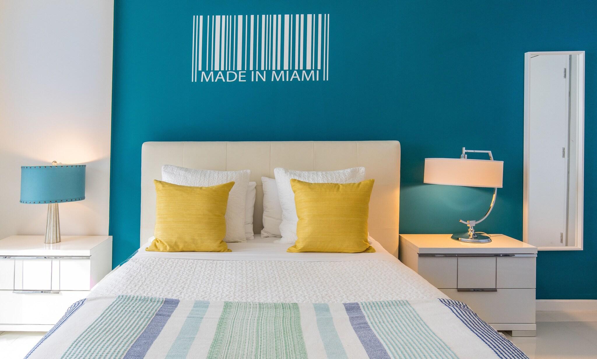 Studio Business Queen Bed