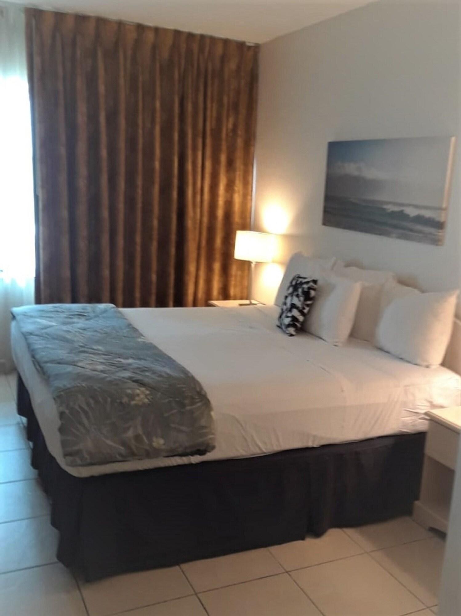 Studio City View King Bed