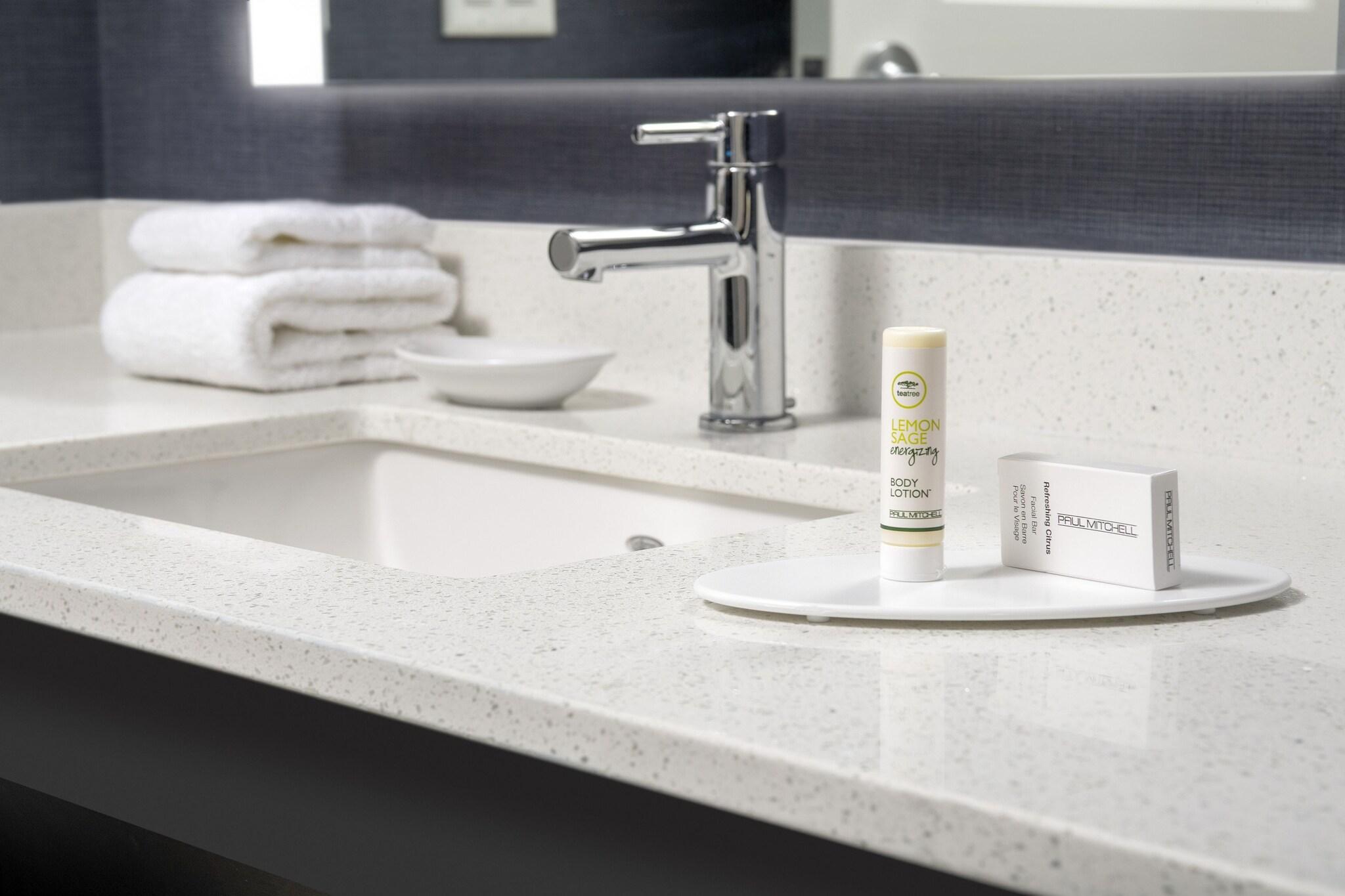 Studio Two Queen Beds