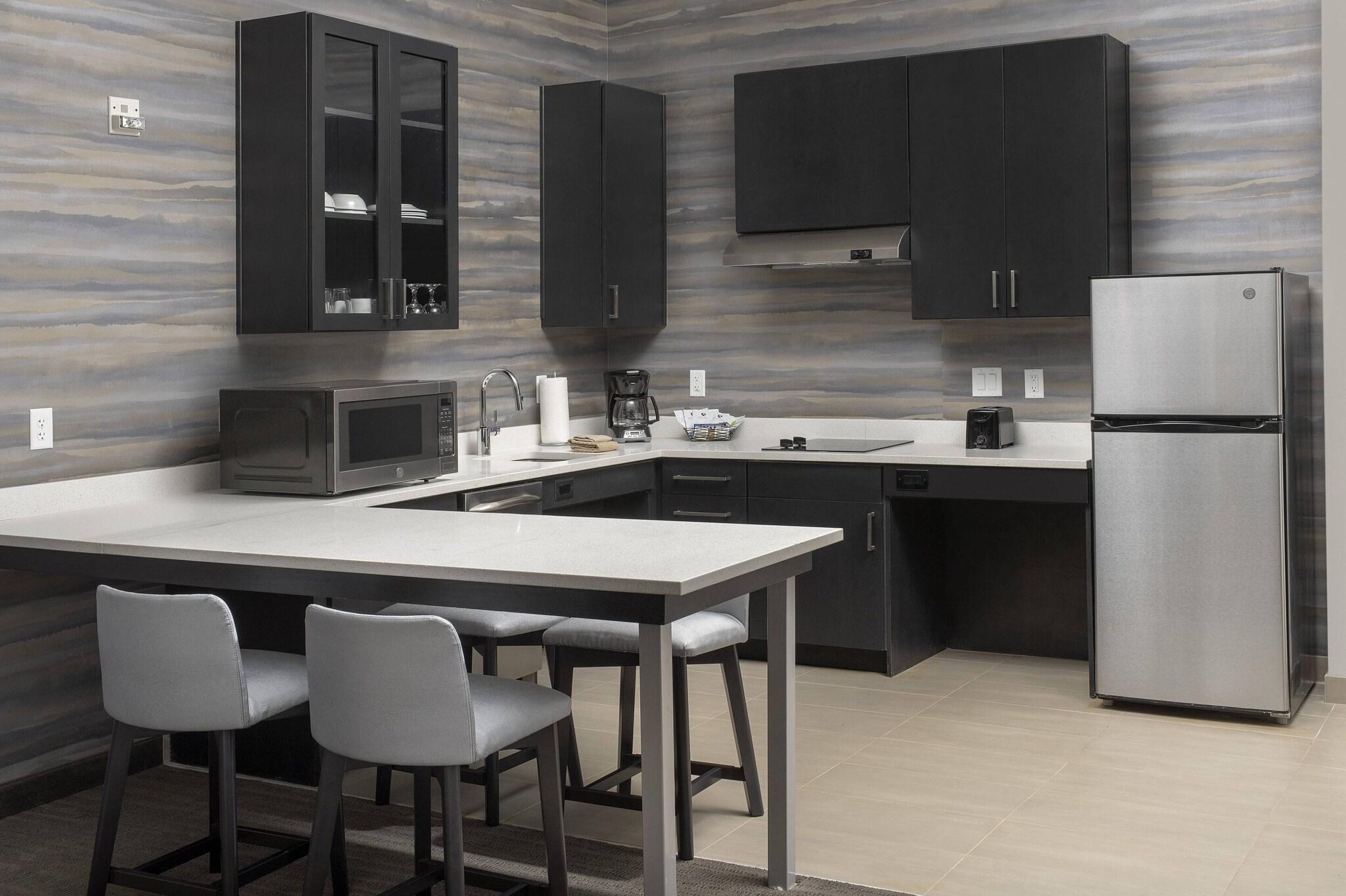 Studio Two Queen Beds