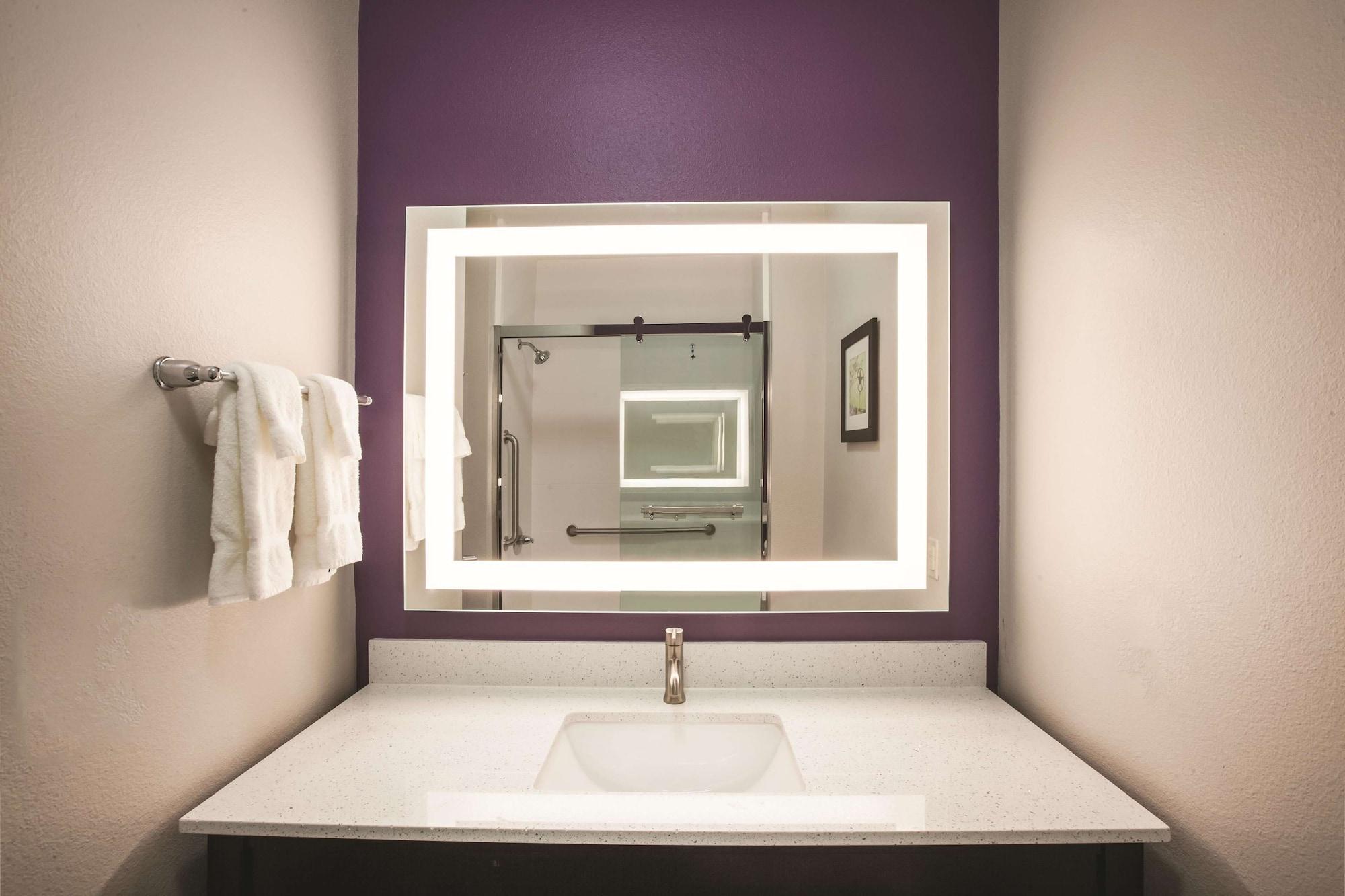 Room Accessible King Size Bed