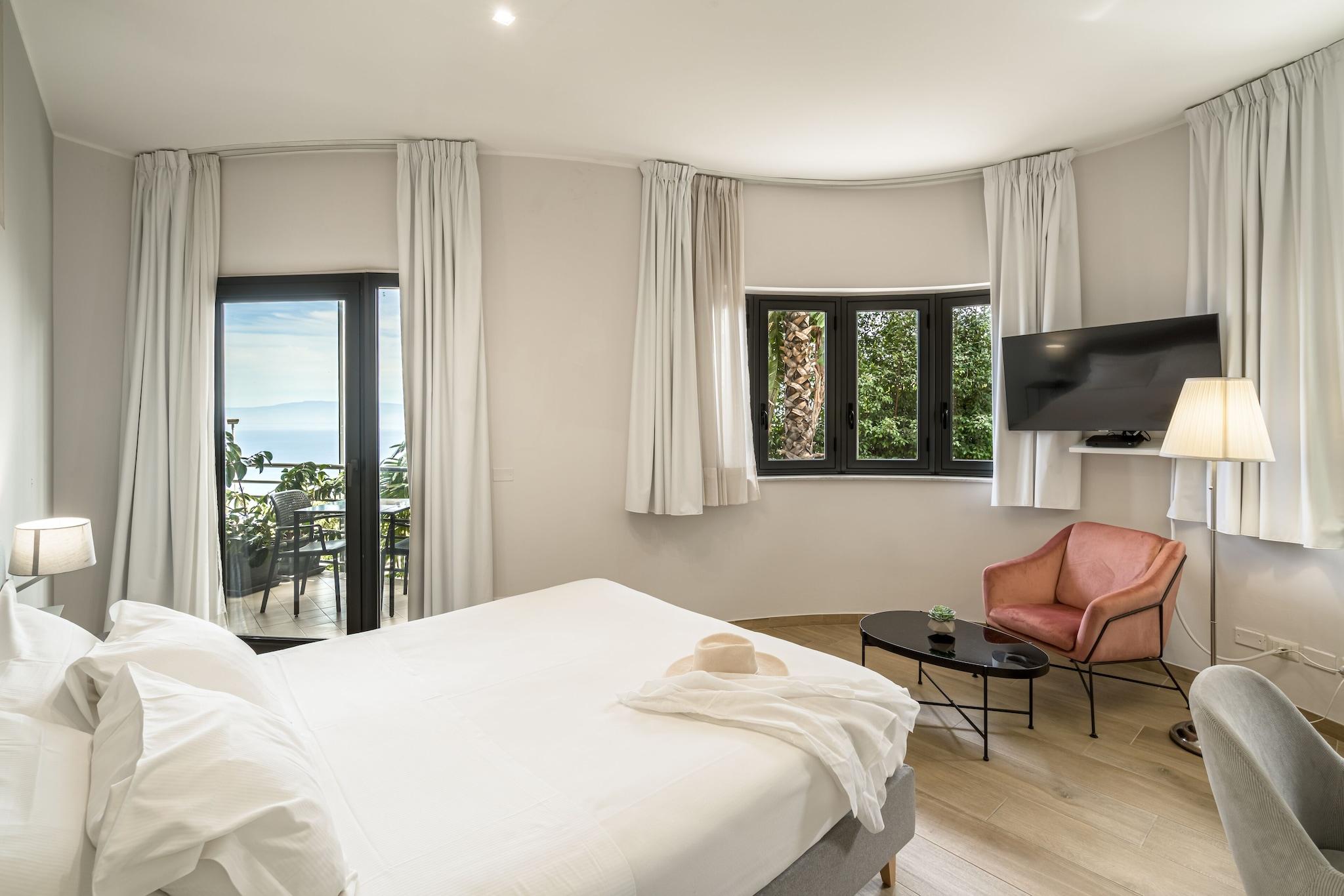 Double Partial Sea View