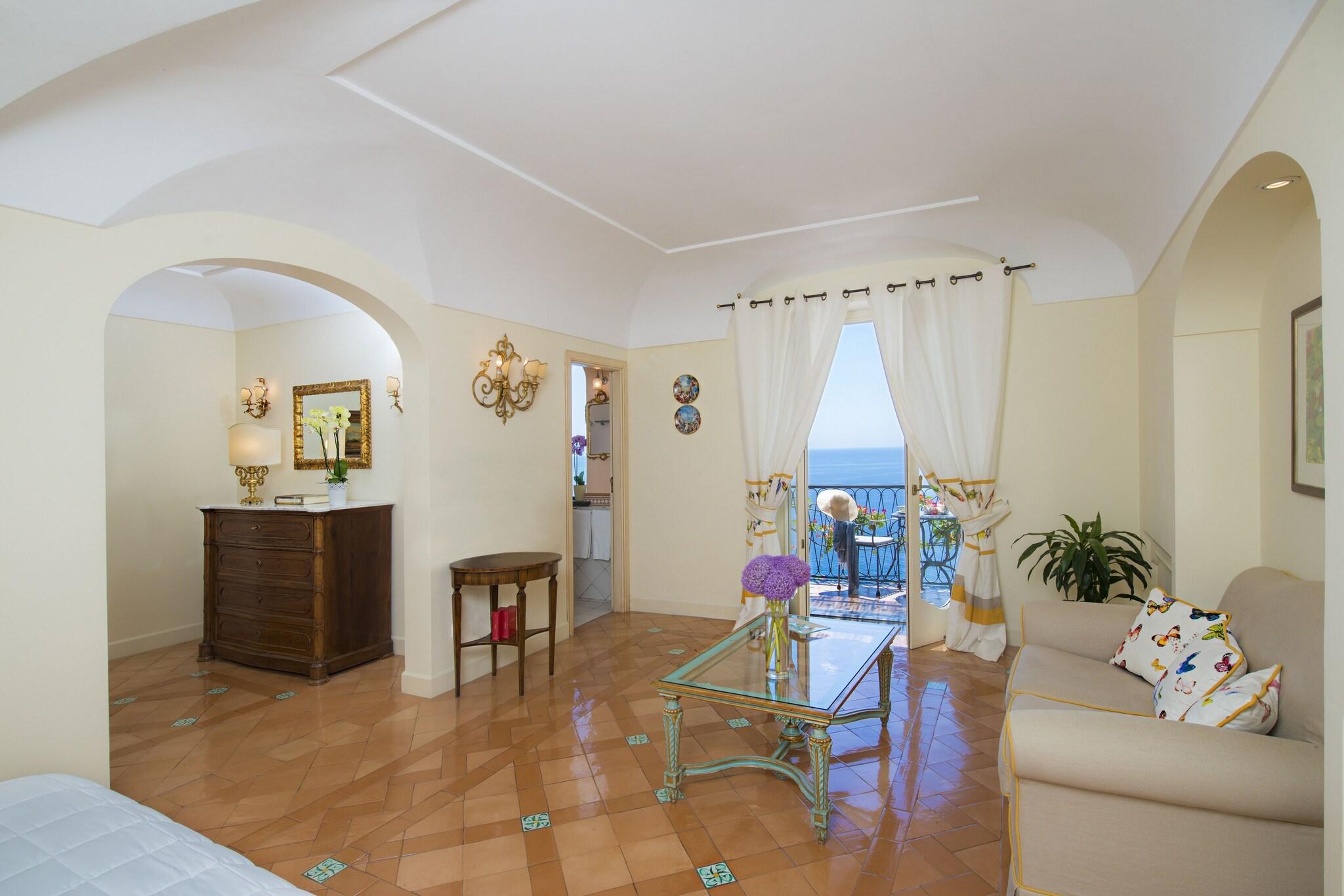 Twin Deluxe Sea View with Balcony