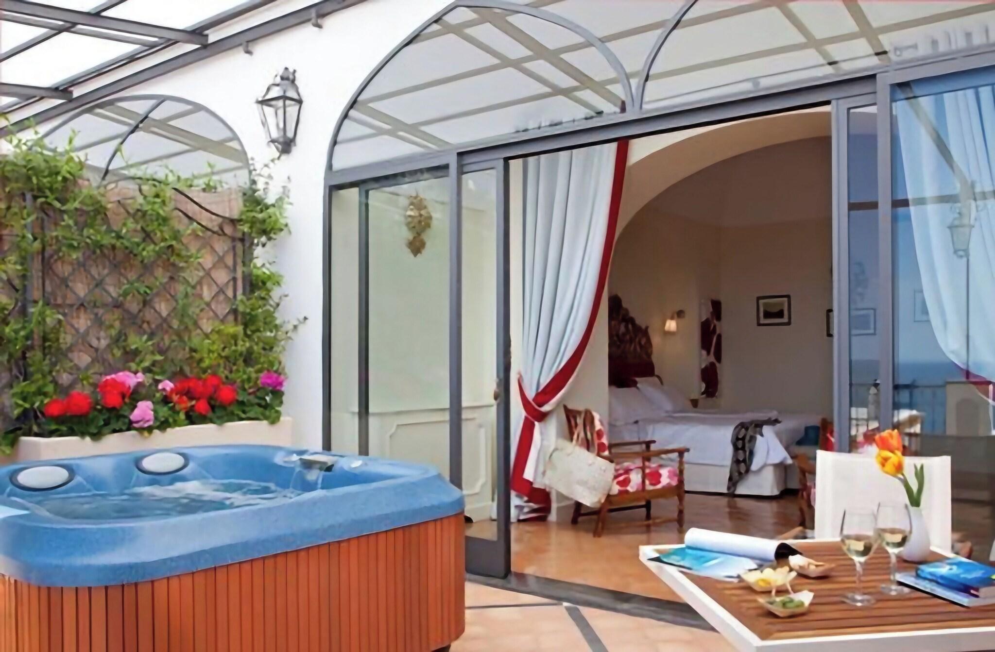Twin Deluxe Sea View with Balcony