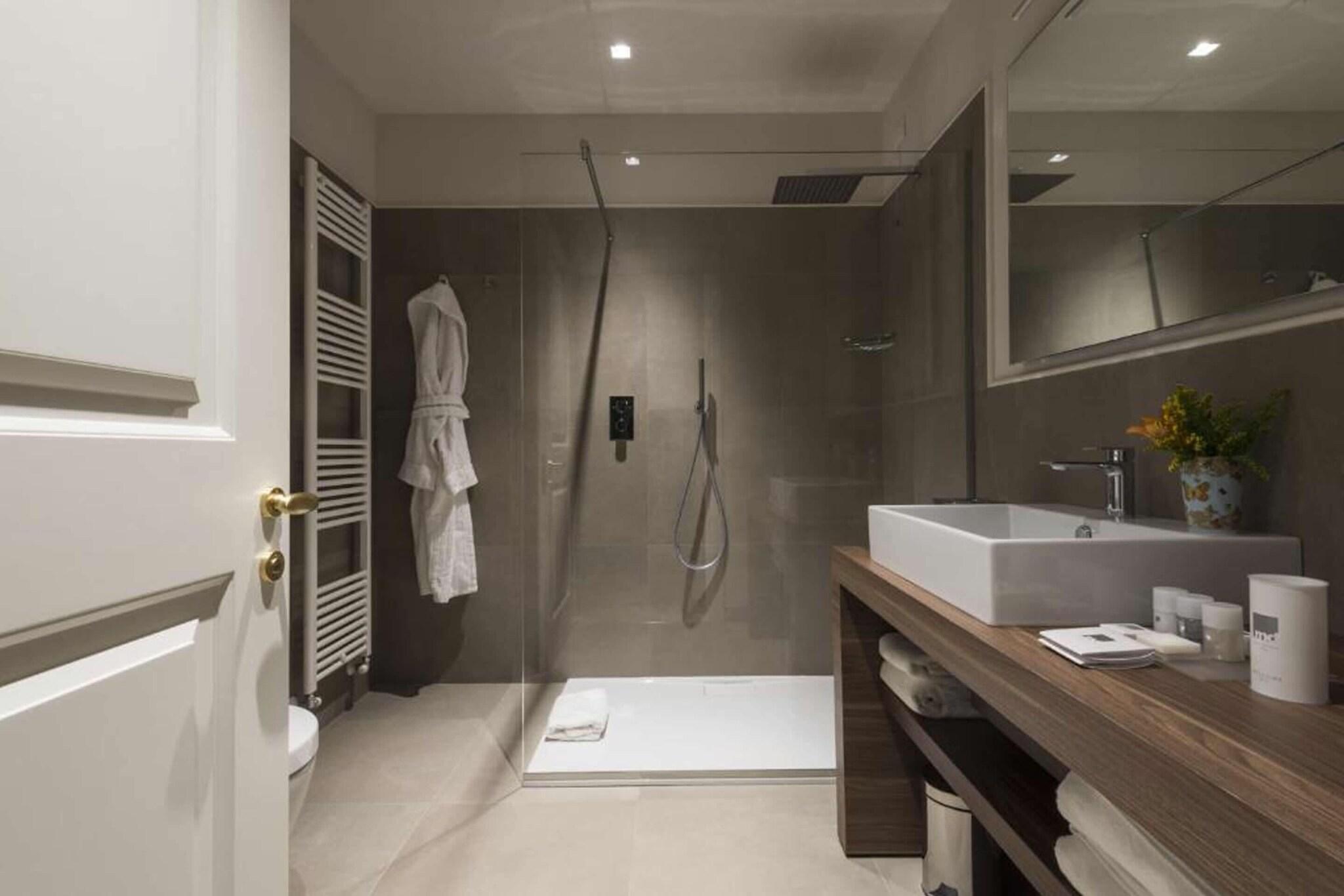 Double Deluxe King Bed