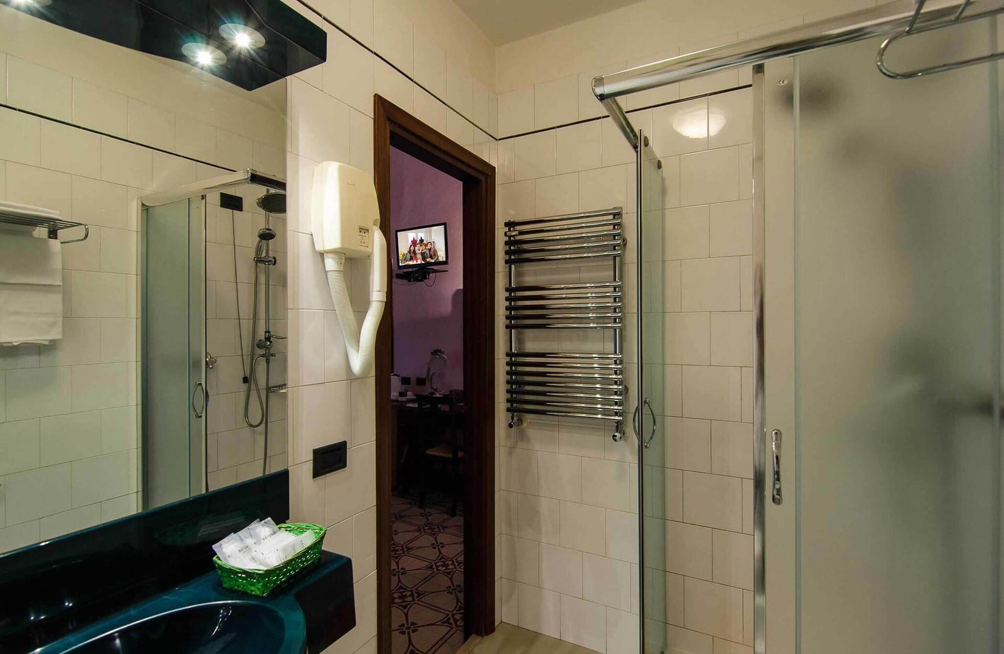 Double or Twin with Double Bed