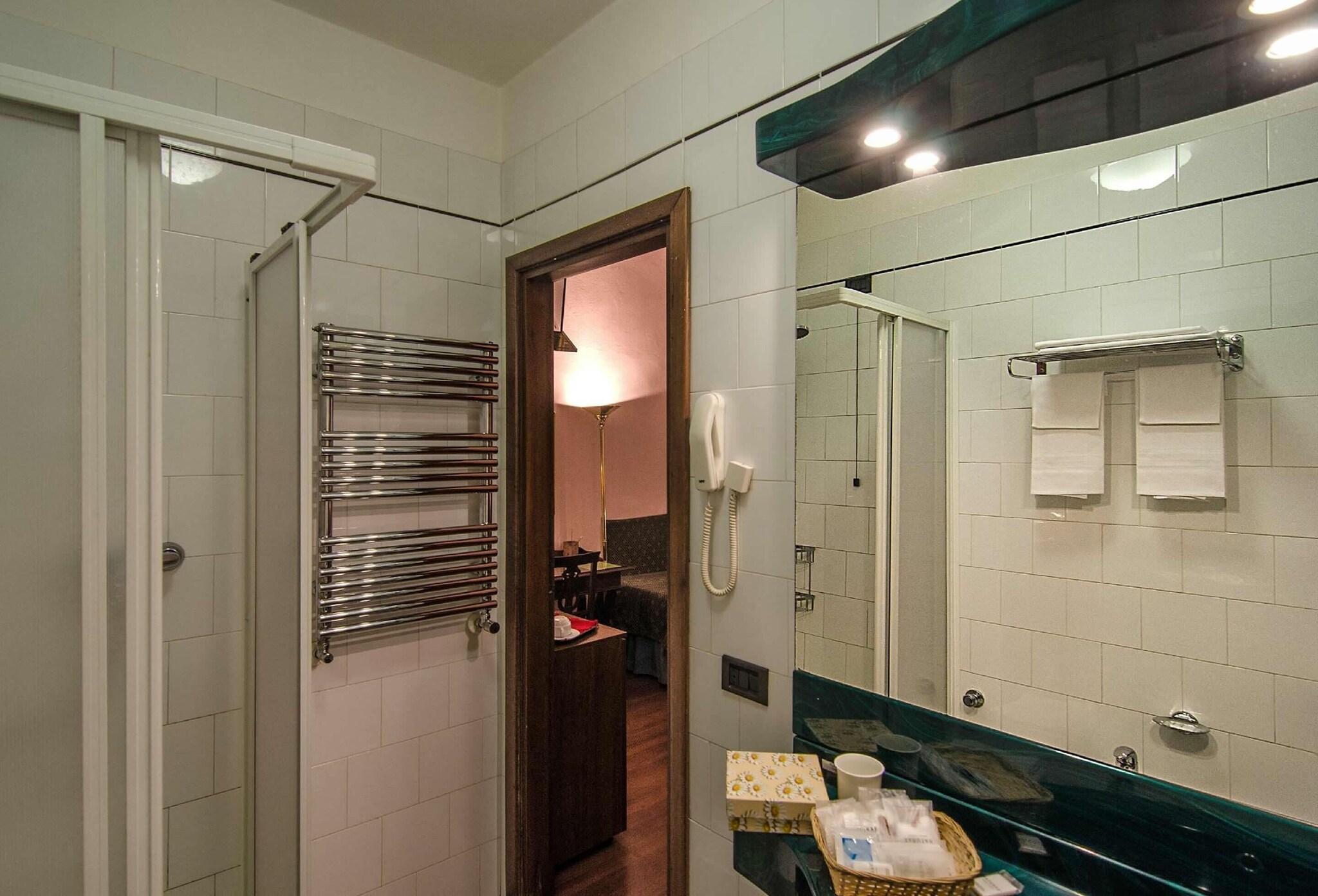 Double or Twin with Double Bed