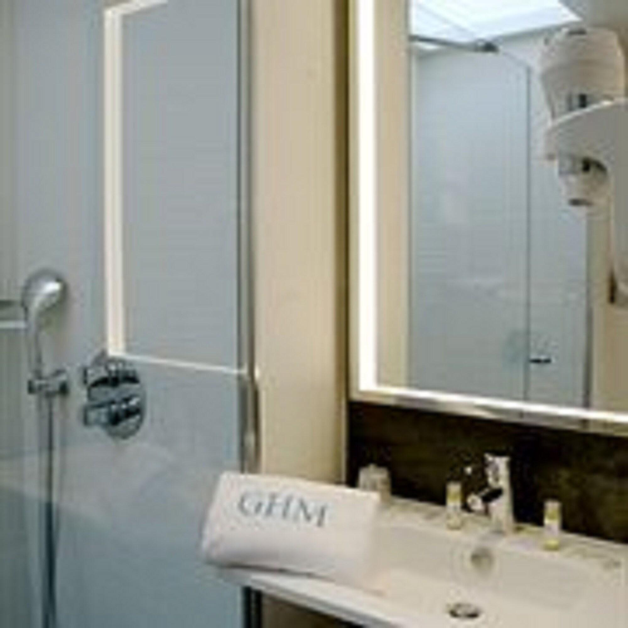 Triple Queen Size Bed