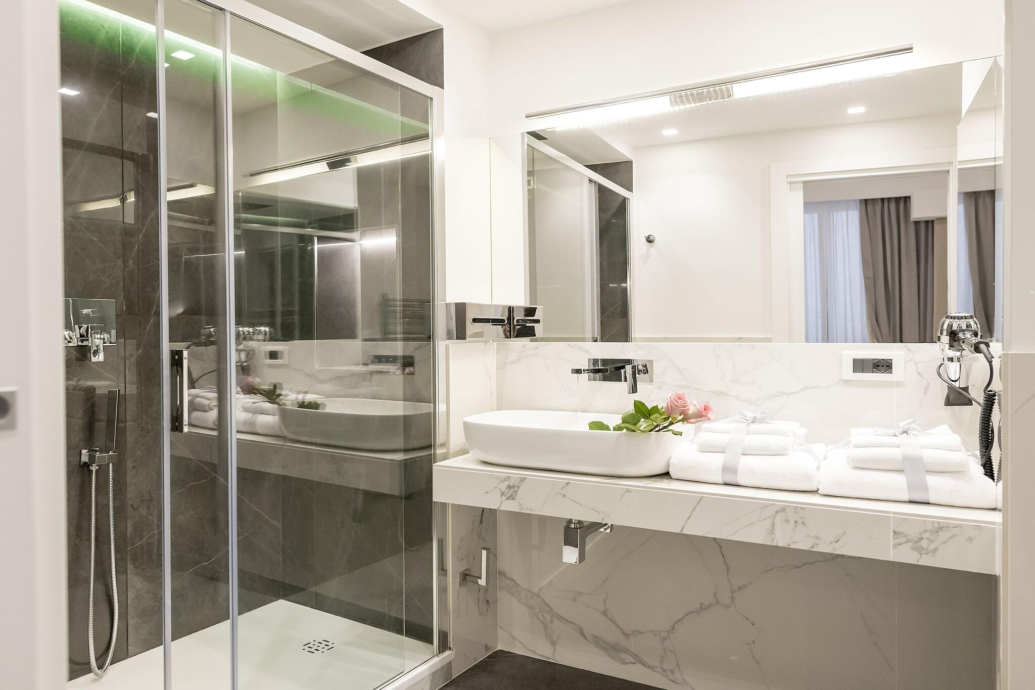 Double or Twin Superior Queen Bed