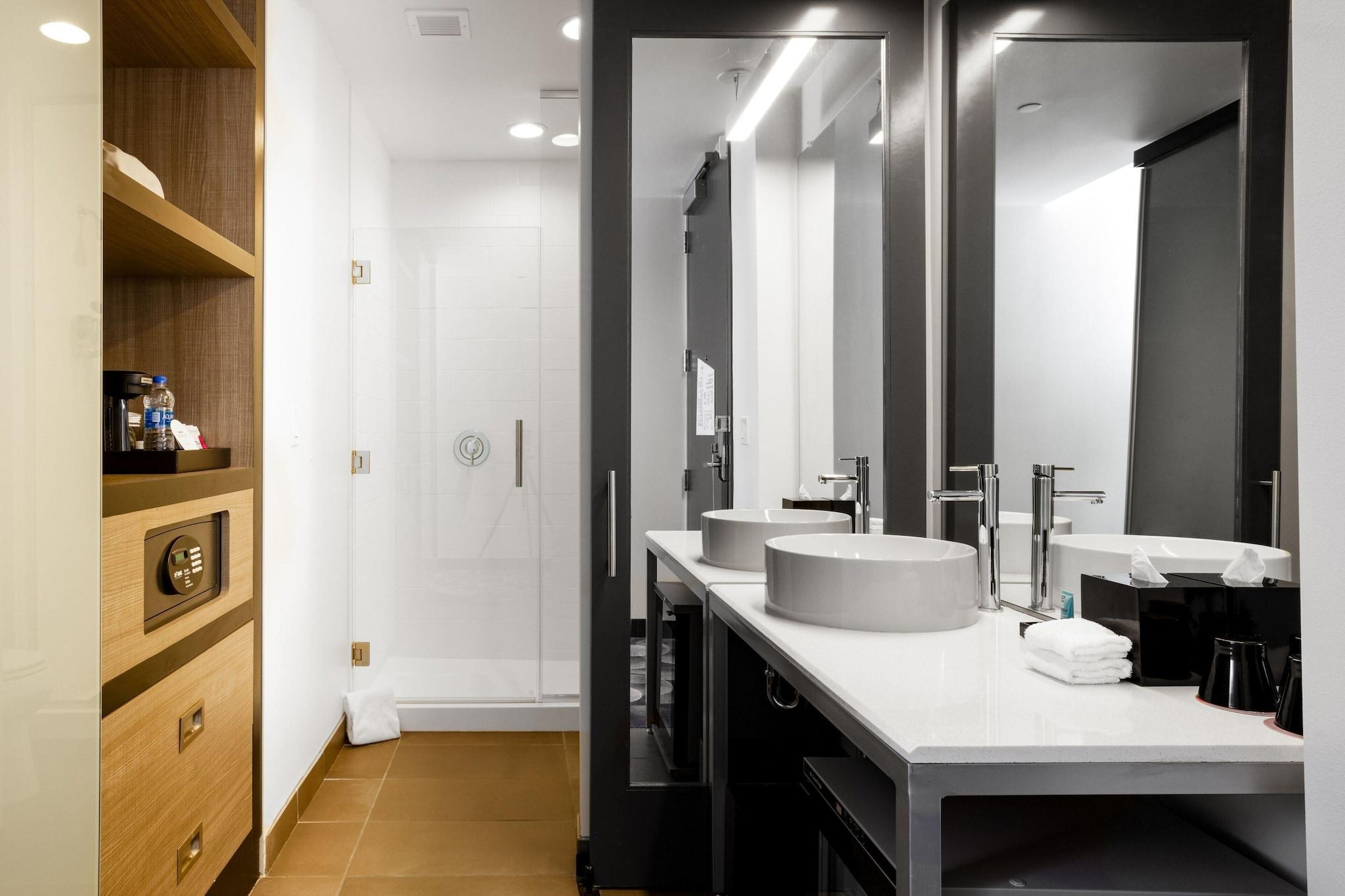 Double King Bed Non Smoking