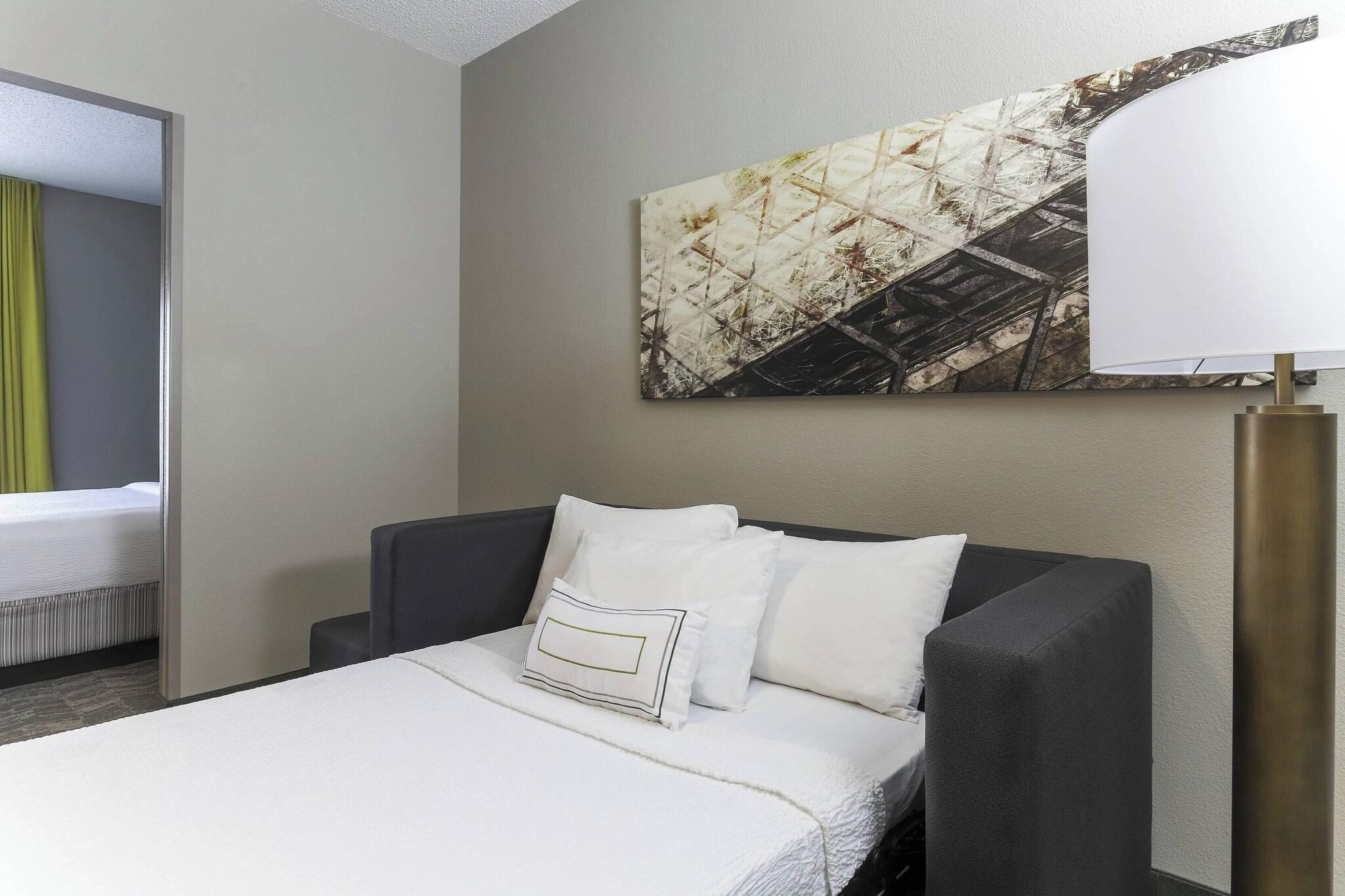 Studio Two Queen Beds