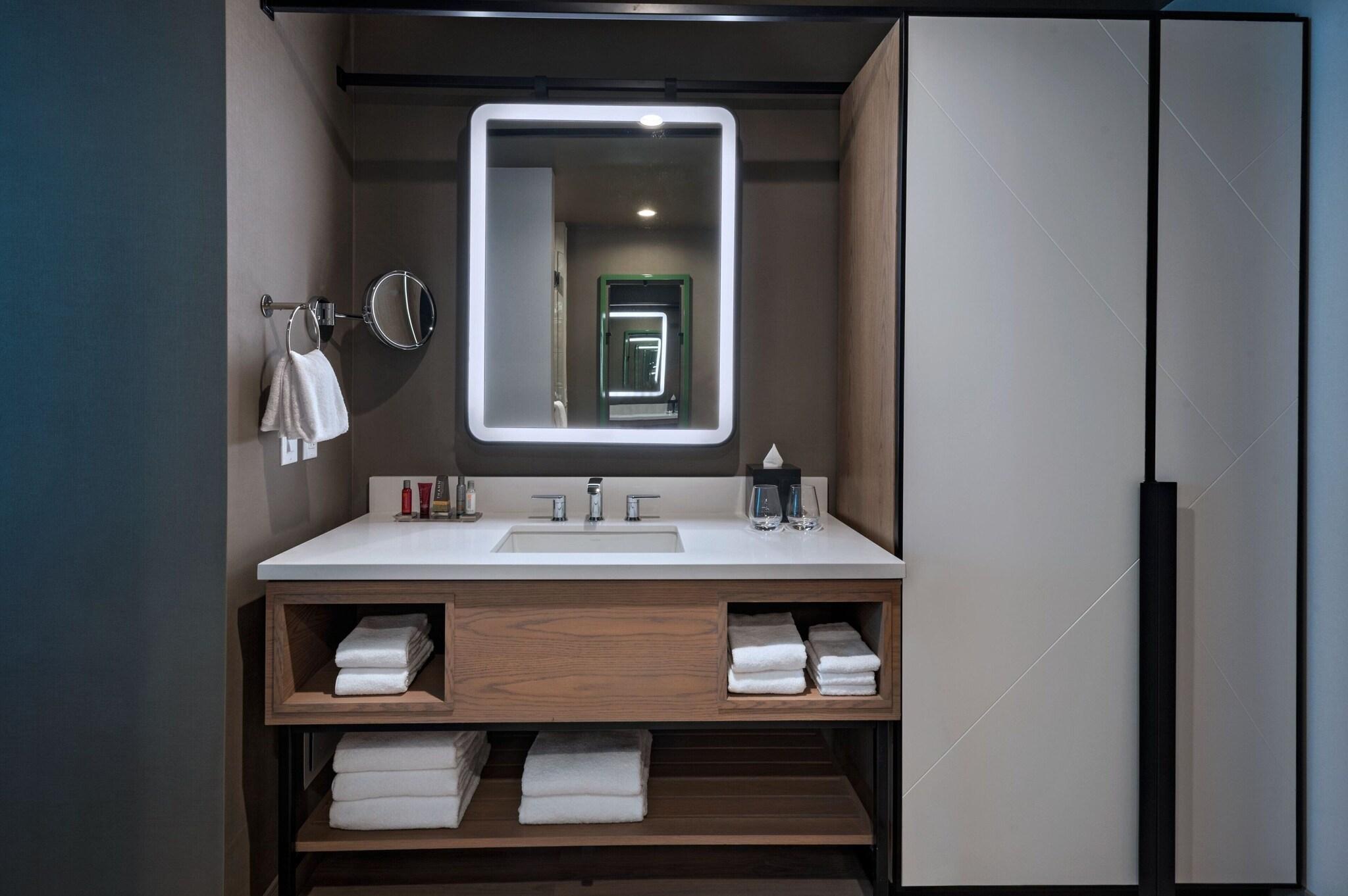 Double King Bed Non Smoking