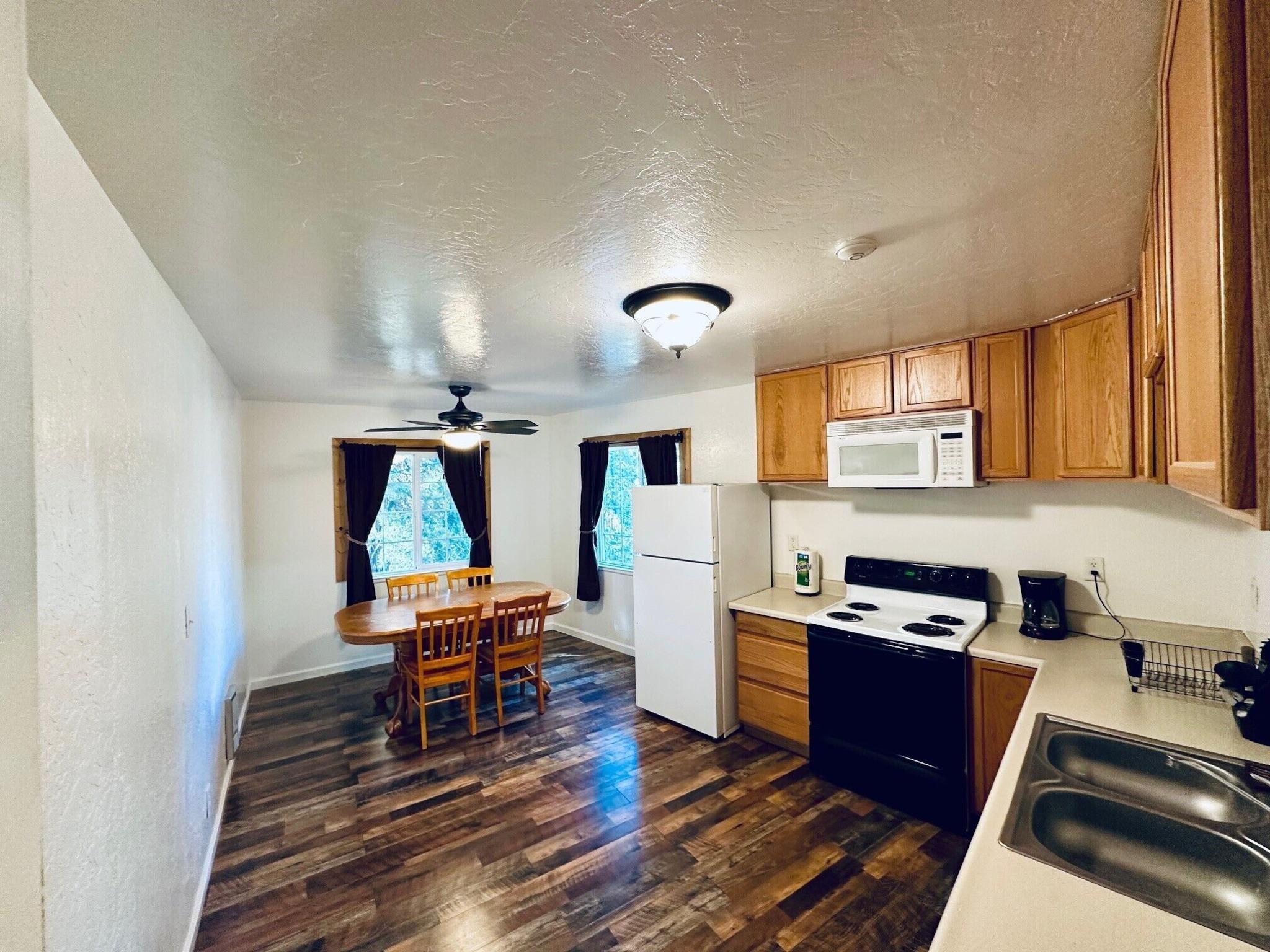 Studio Two Queen Beds