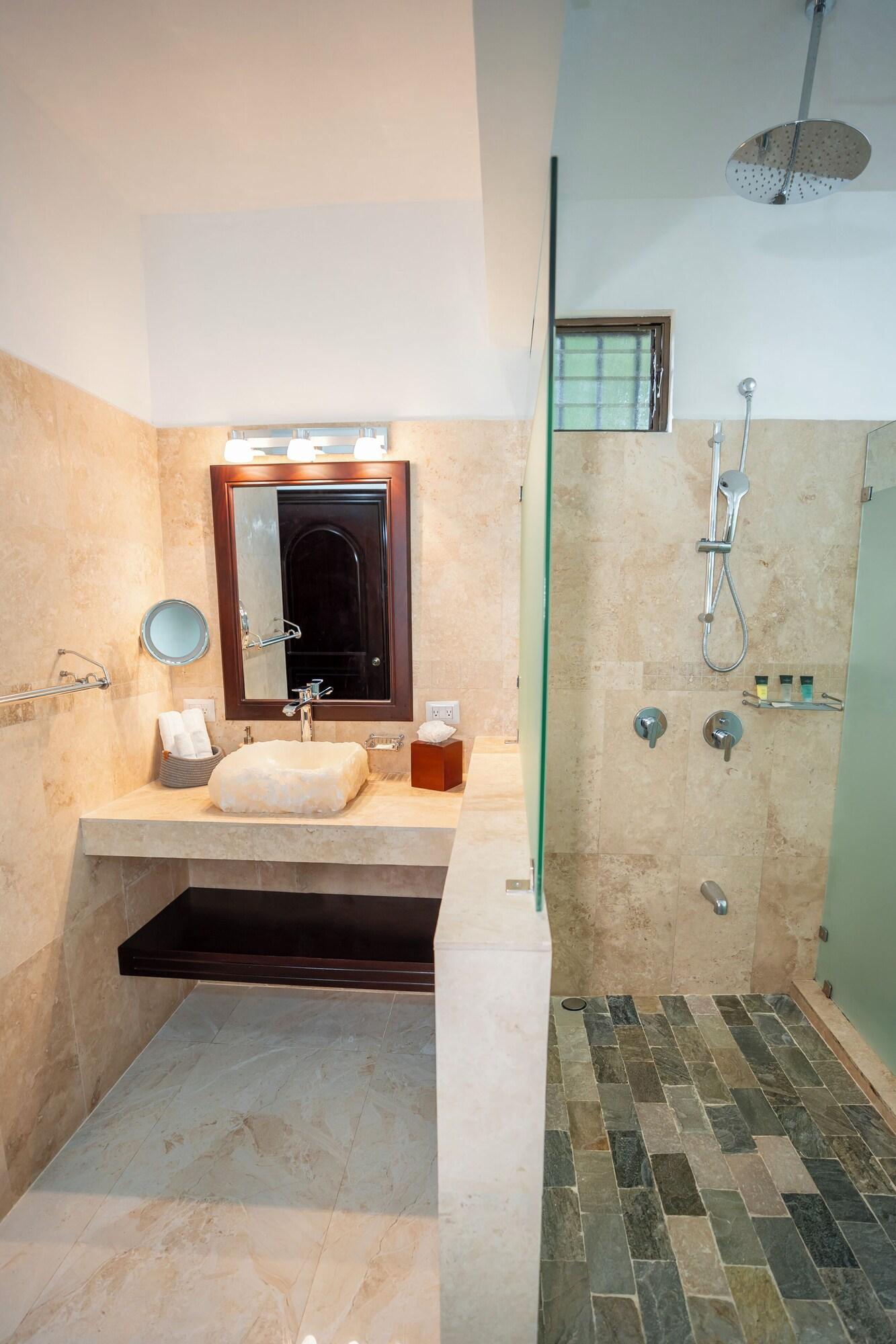 Junior Suite Garden View King Bed