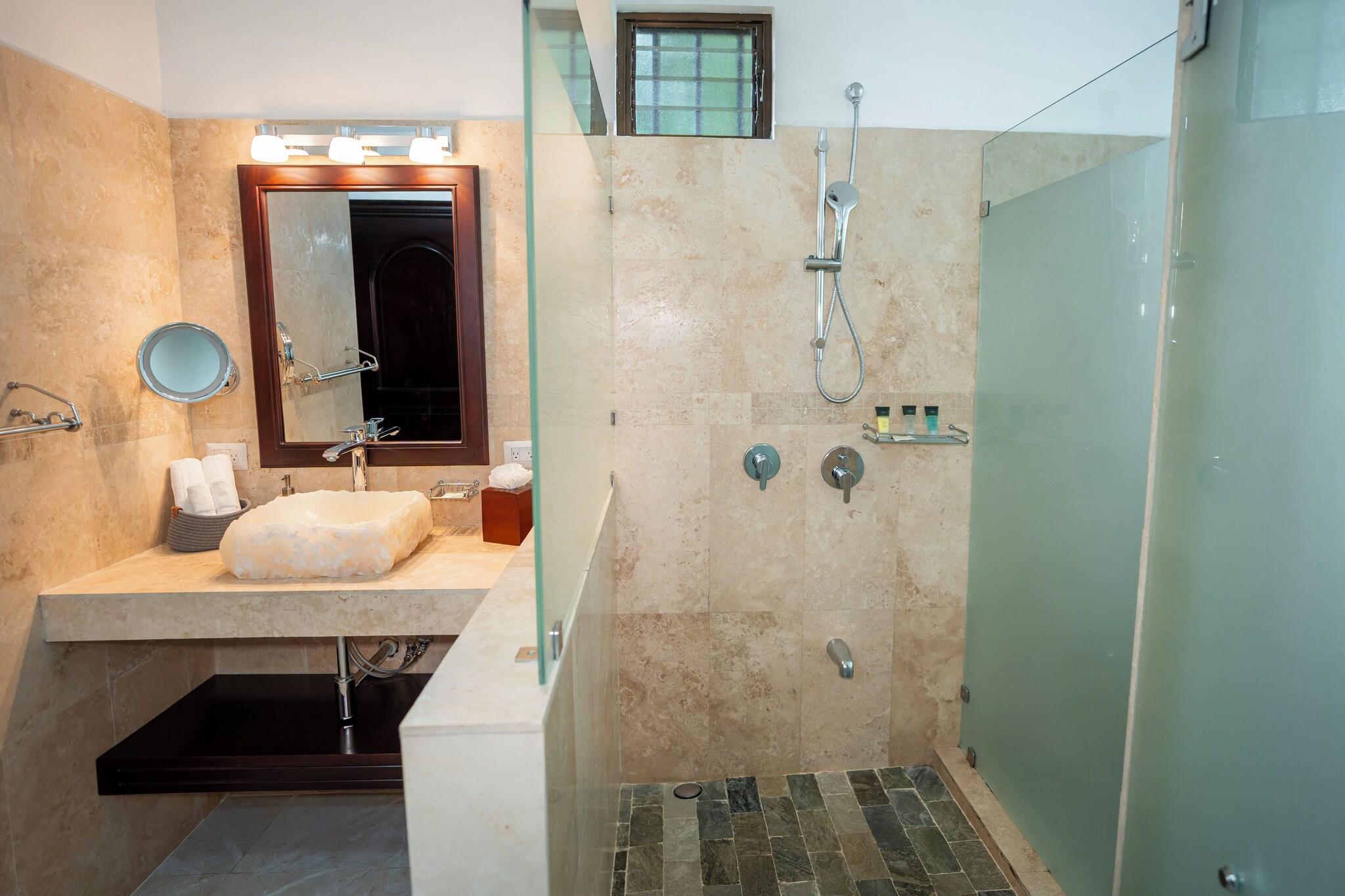 Junior Suite Garden View King Bed