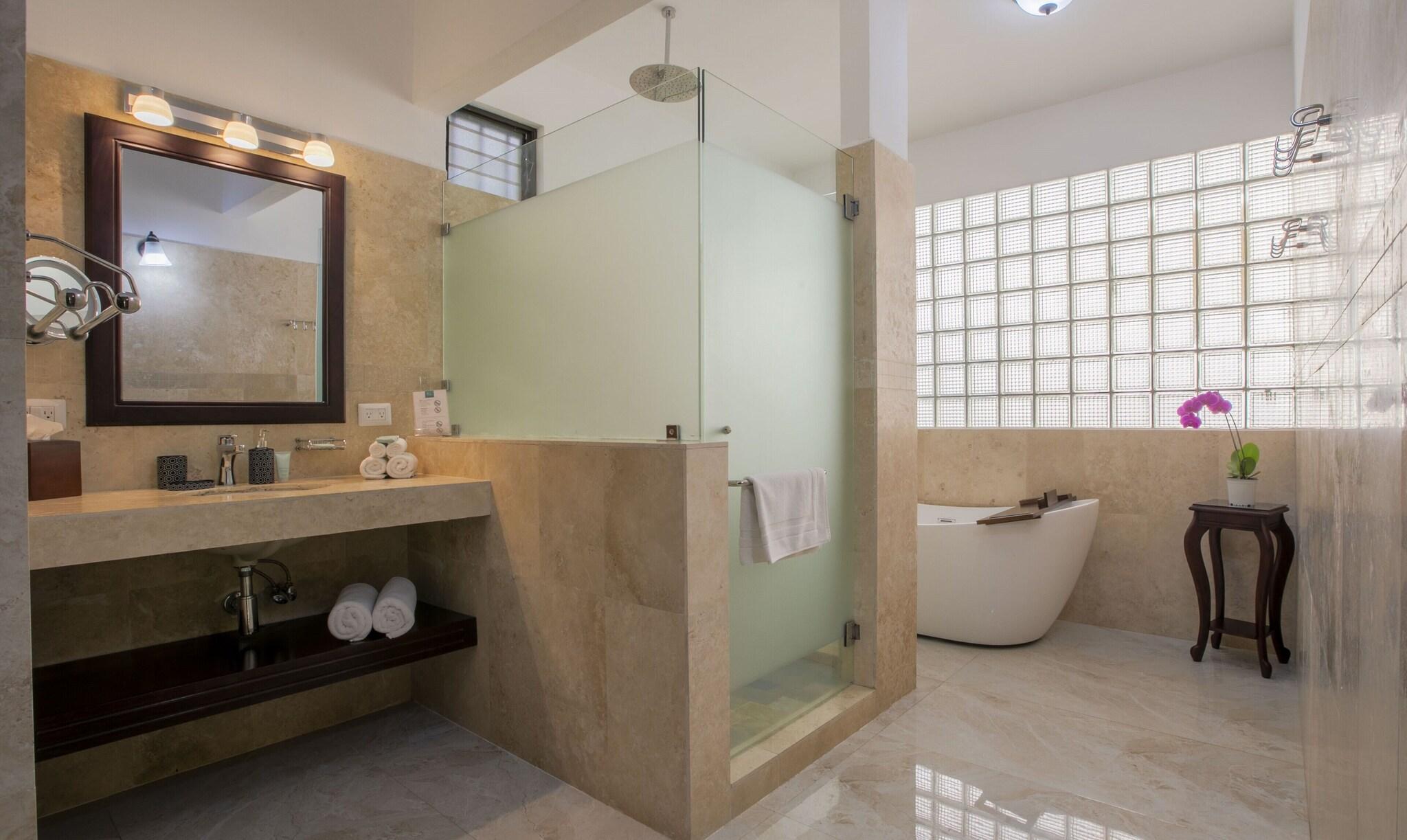 Junior Suite Garden View King Bed