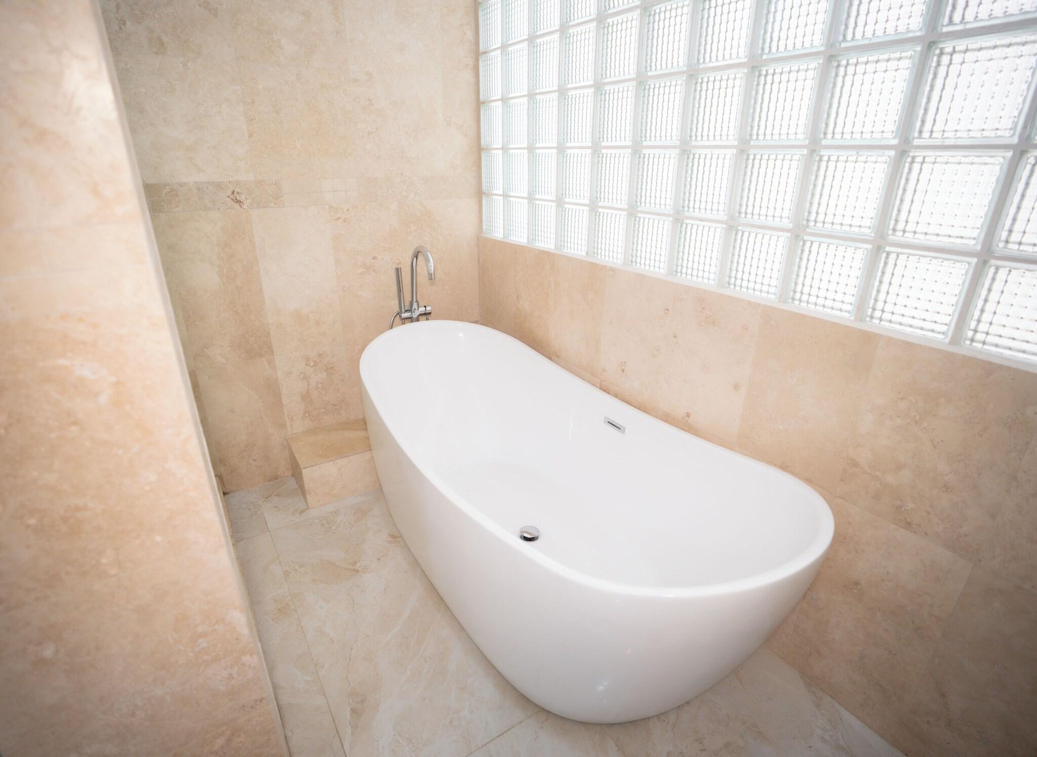 Junior Suite Garden View King Bed