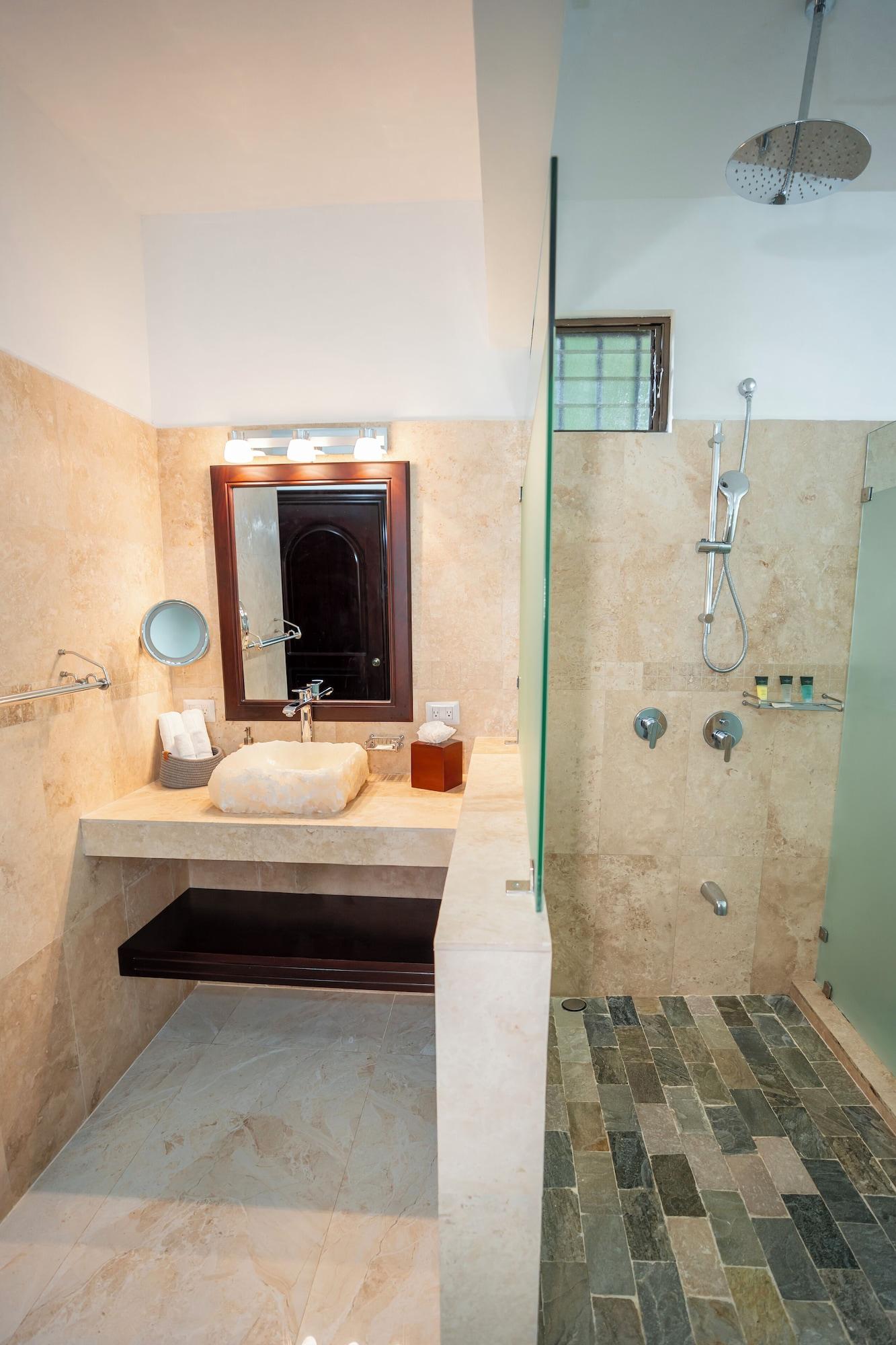 Junior Suite Garden View King Bed