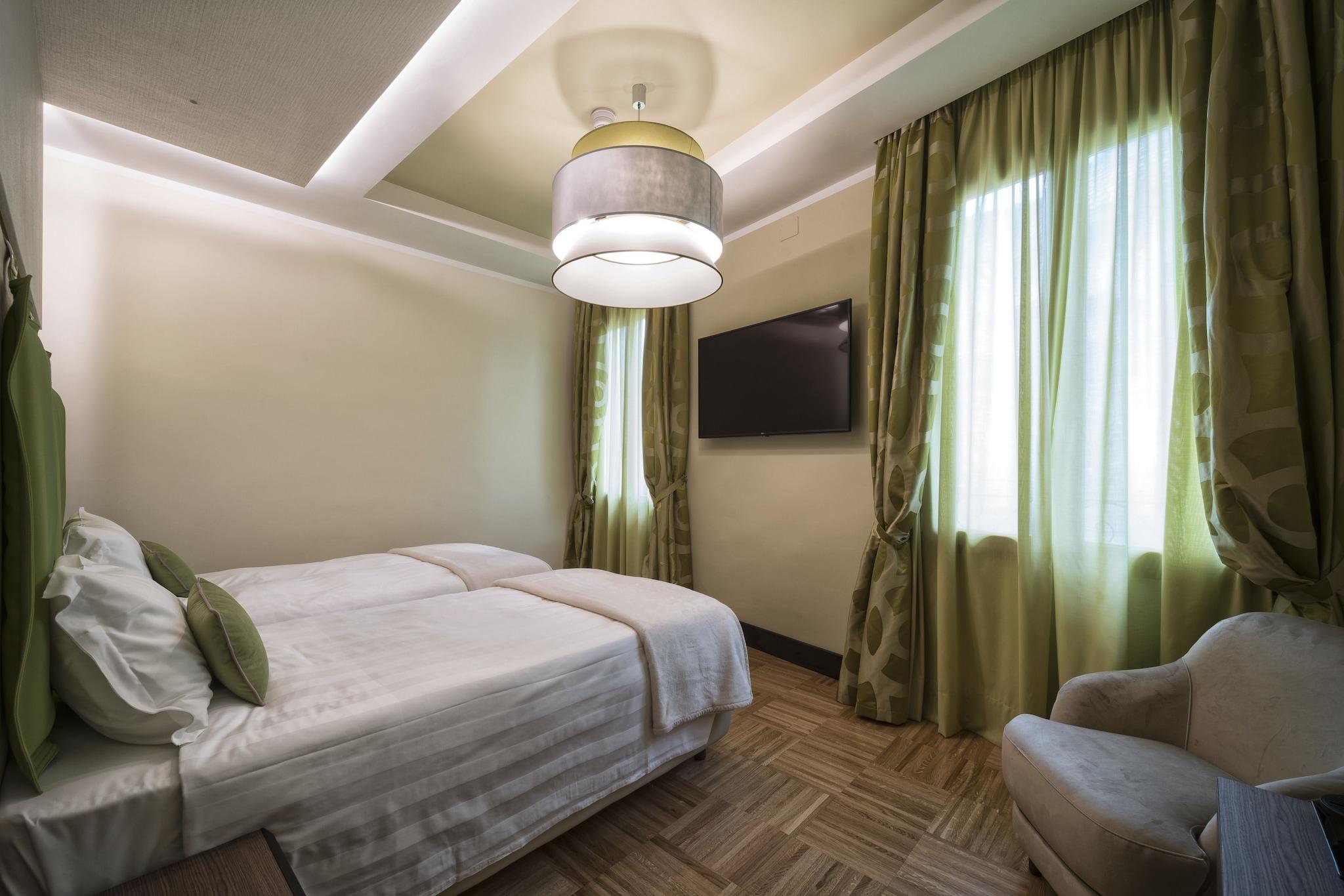 Twin Deluxe City View