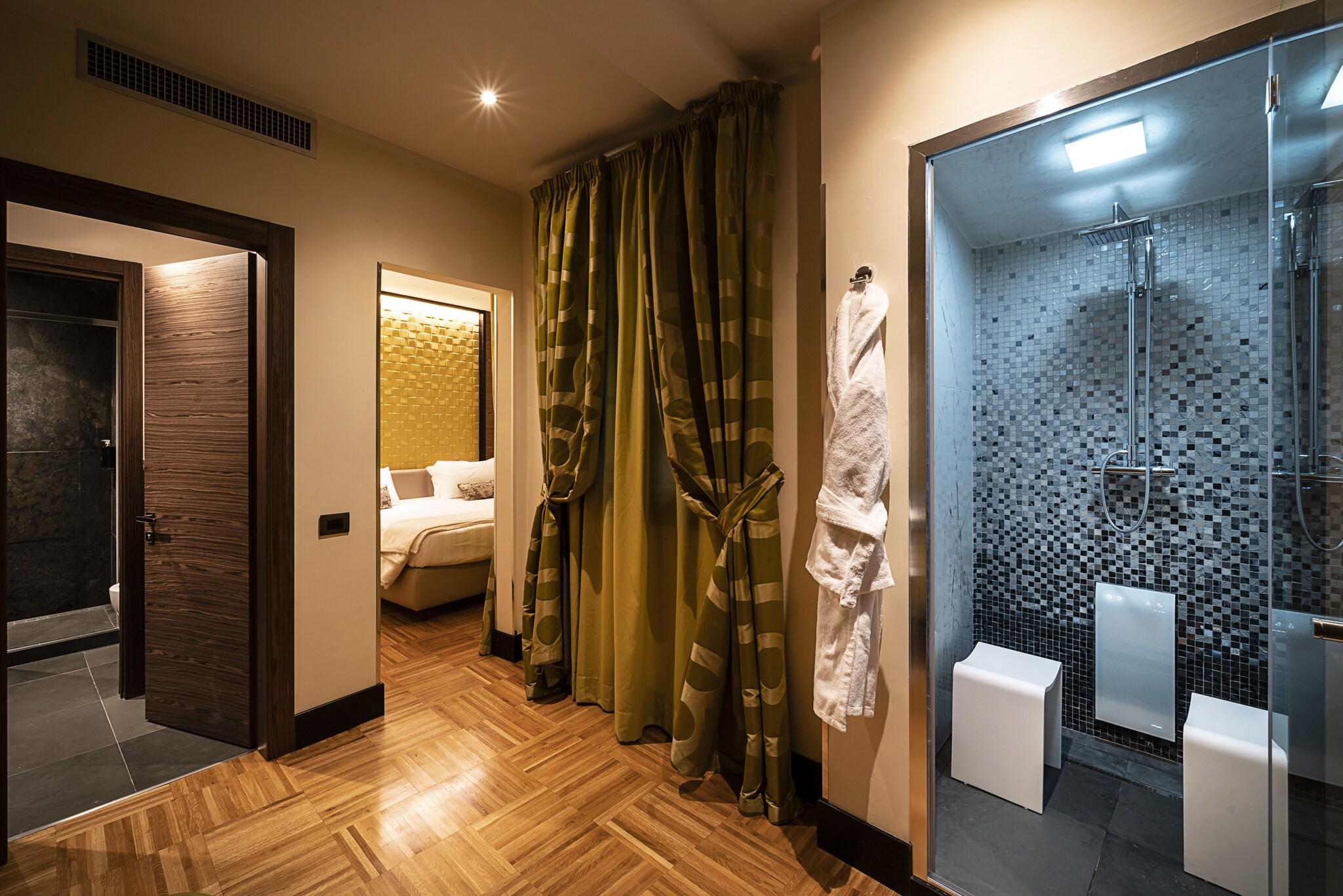 Junior Suite Queen Size Bed