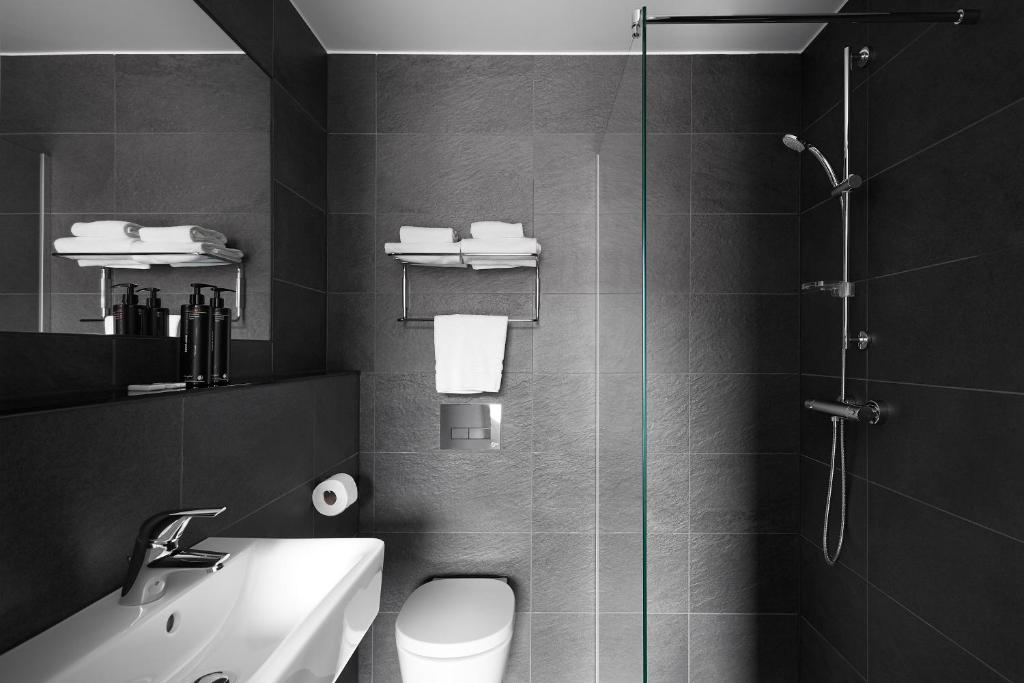 Double Executive Queen Bed