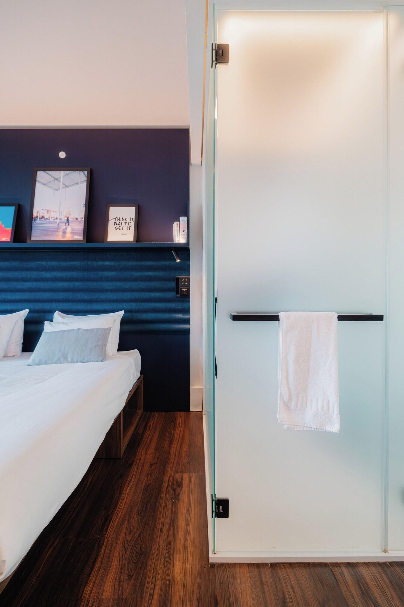 Double Queen Size Bed