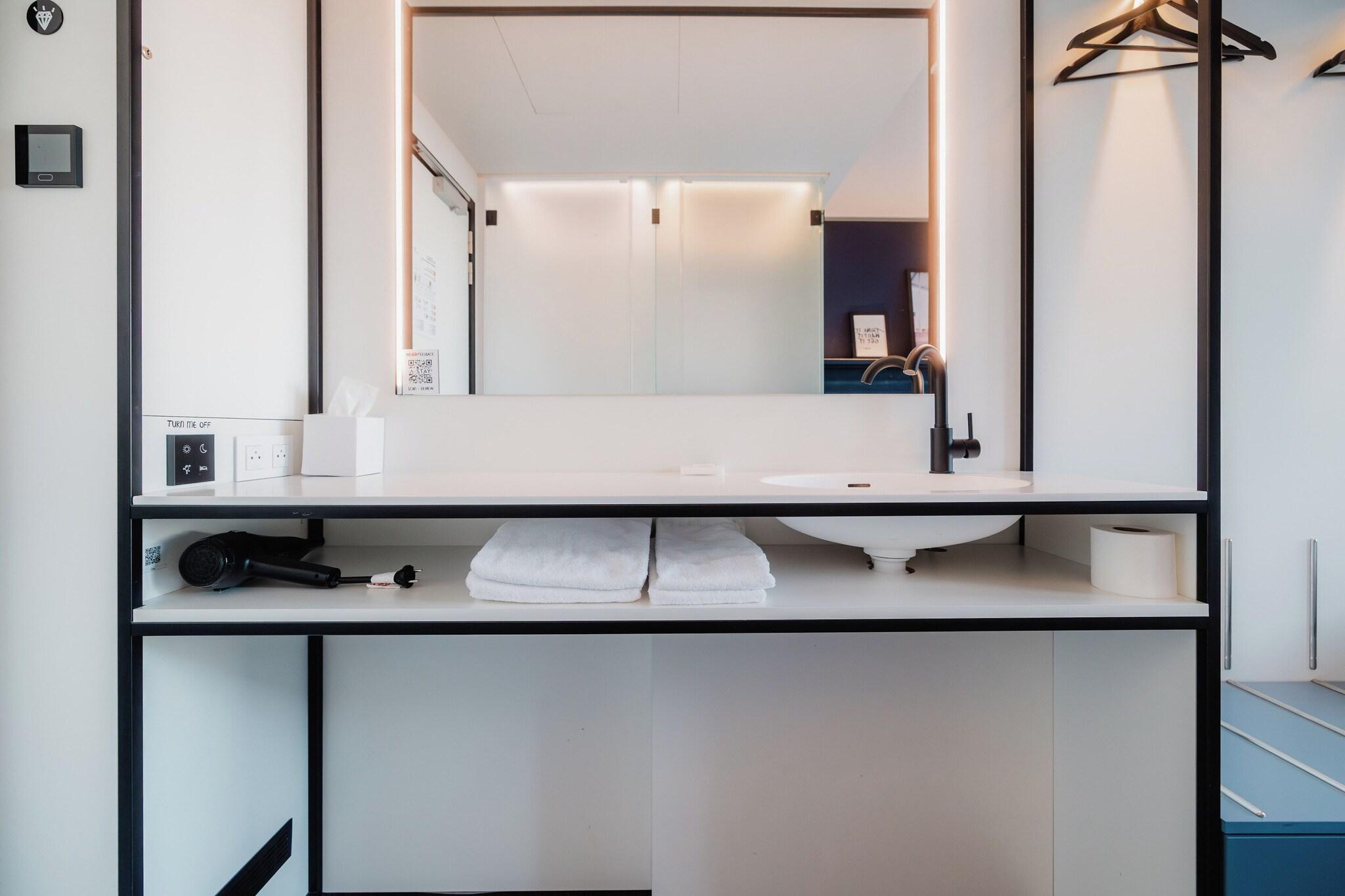 Double Queen Size Bed