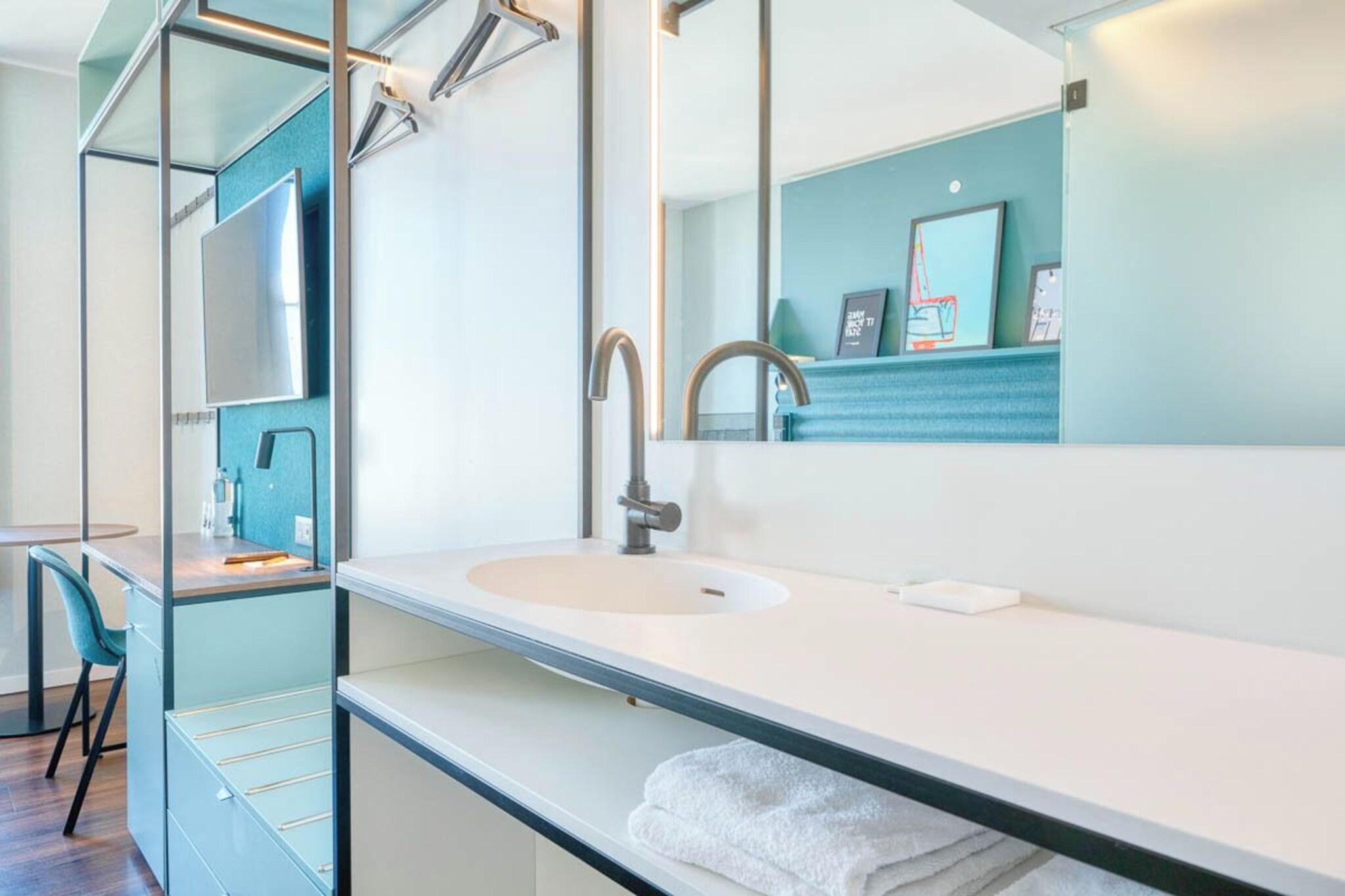 Double Queen Size Bed