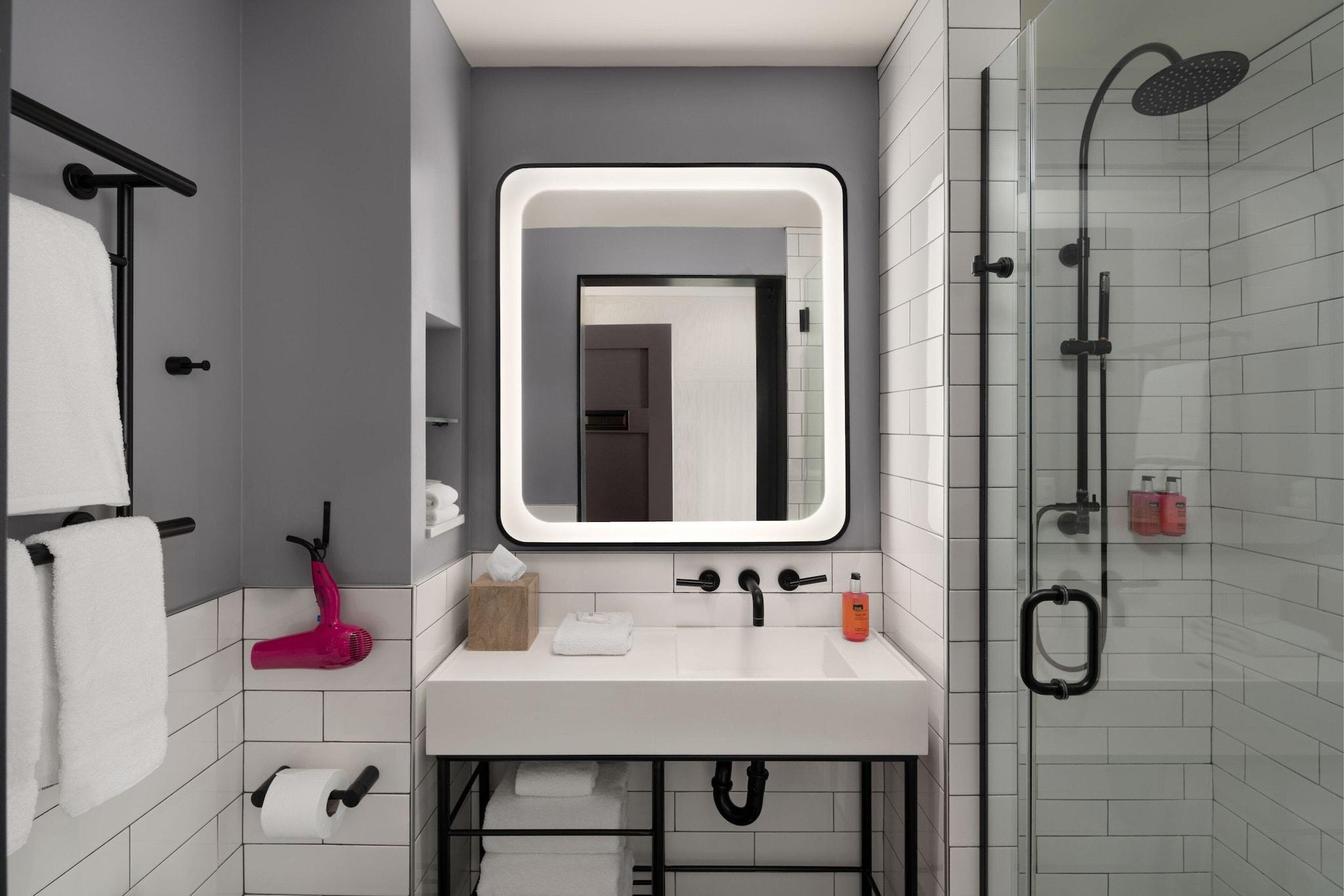 Double City View Queen Bed