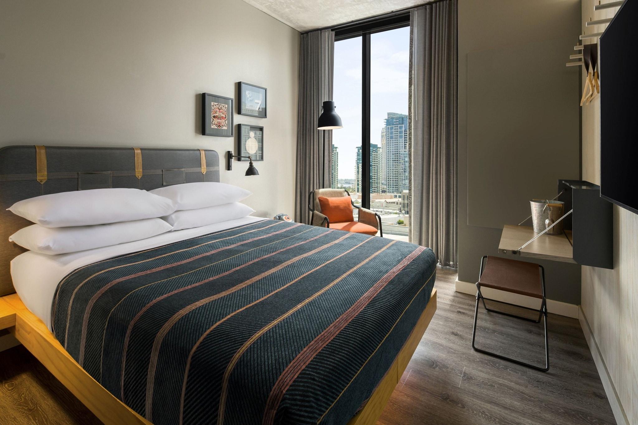 Double City View Queen Bed