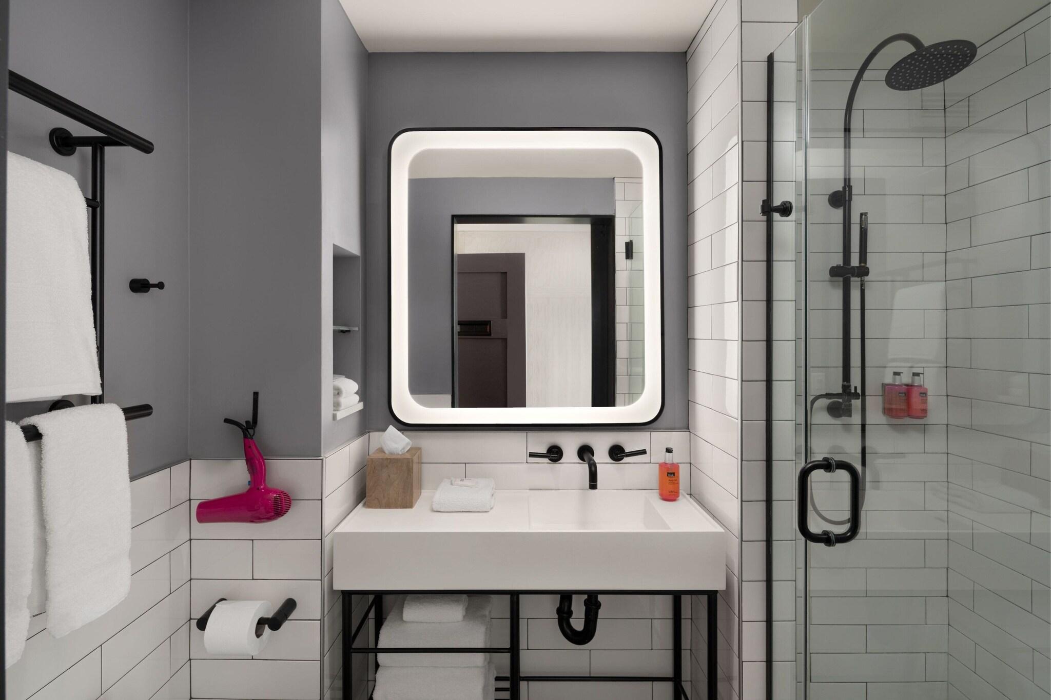 Double City View Queen Bed