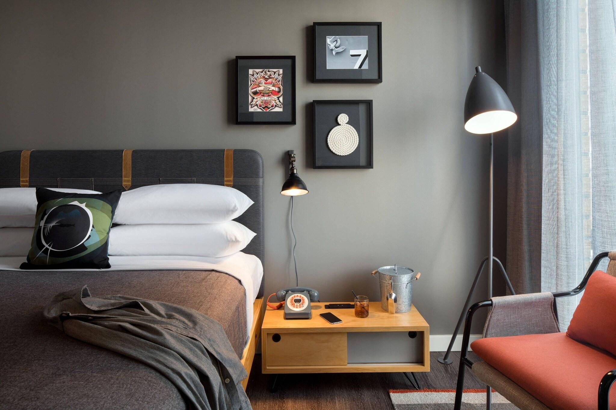 Double City View Queen Bed