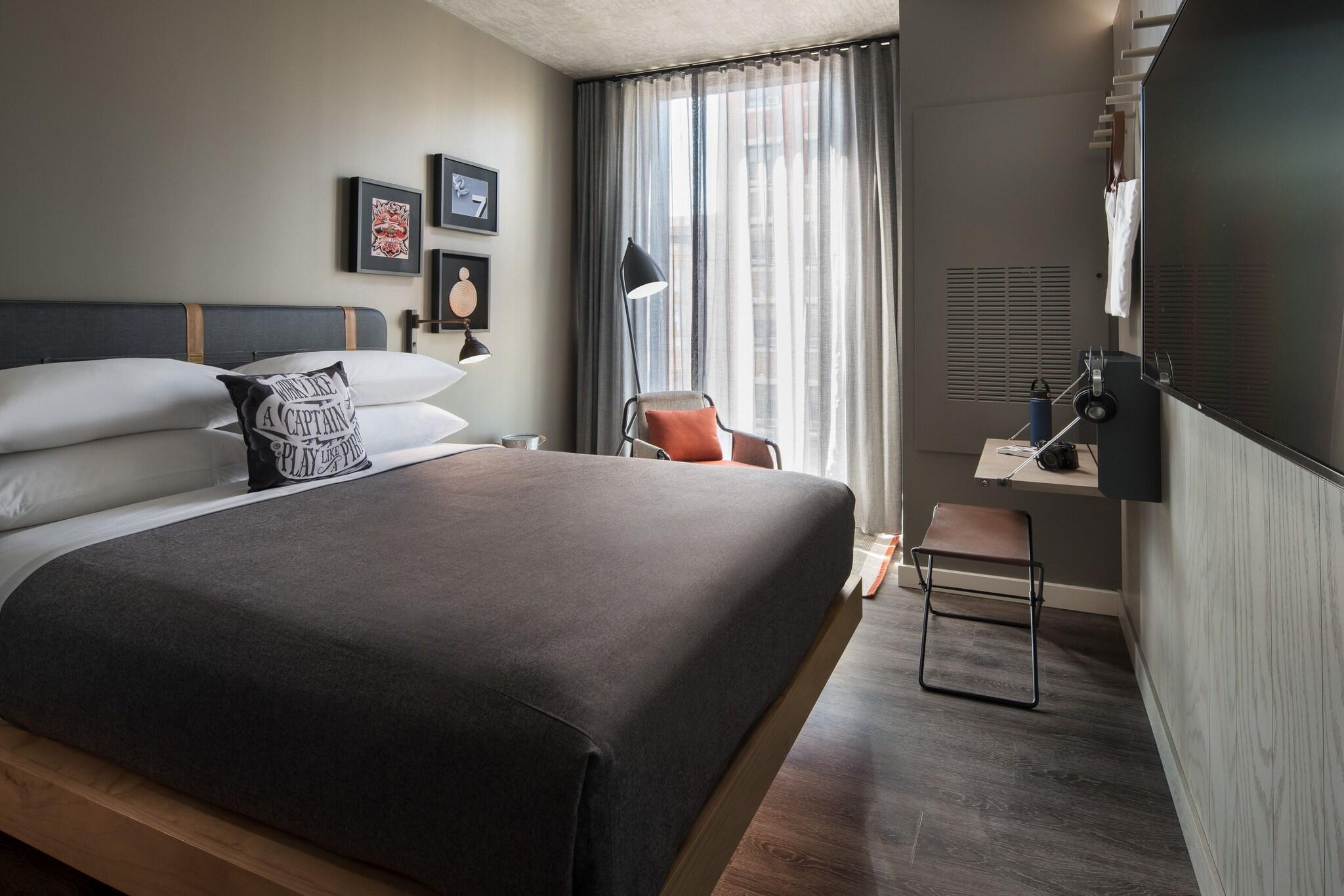 Double City View Queen Bed