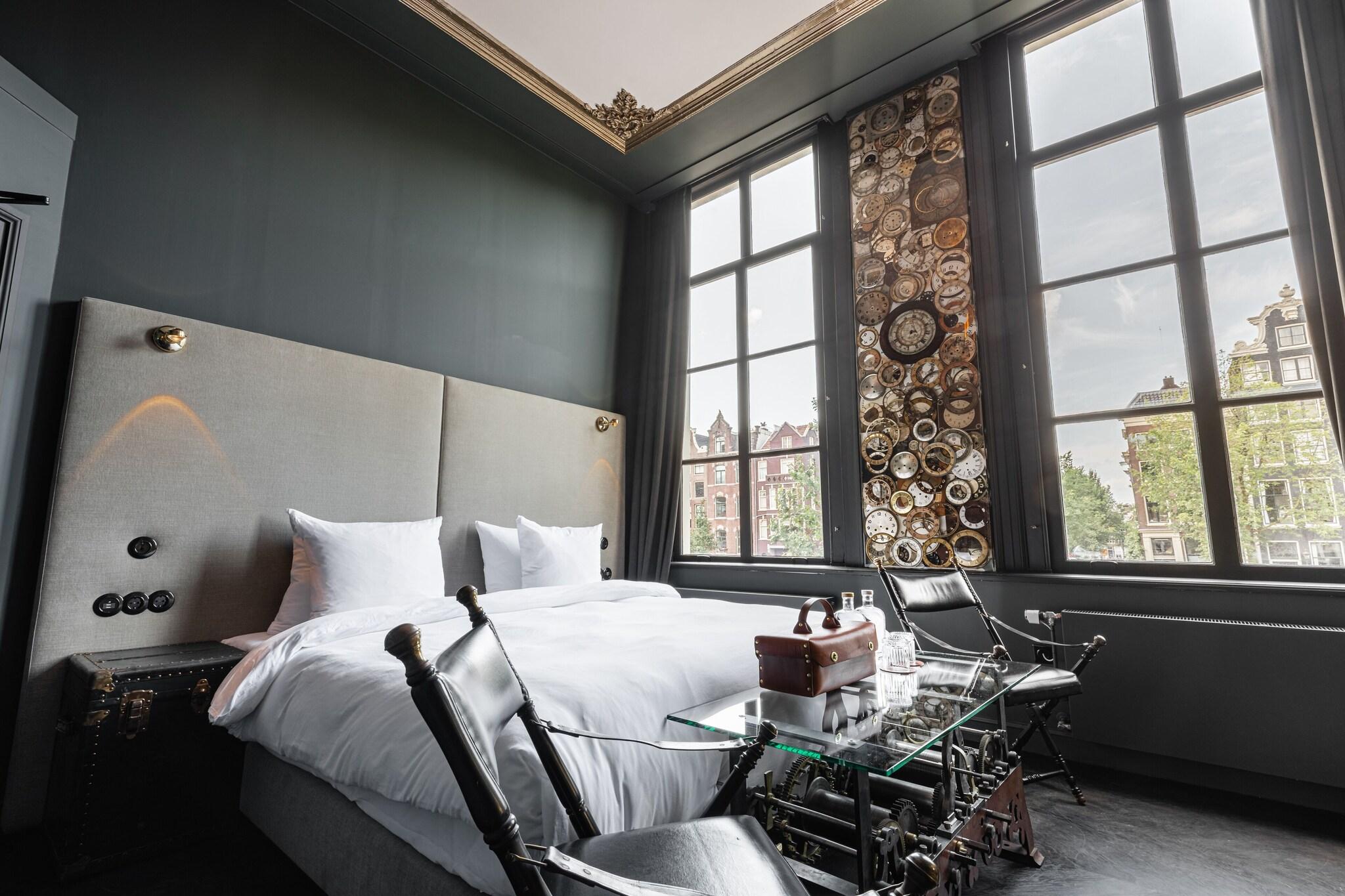 Double Deluxe King Bed