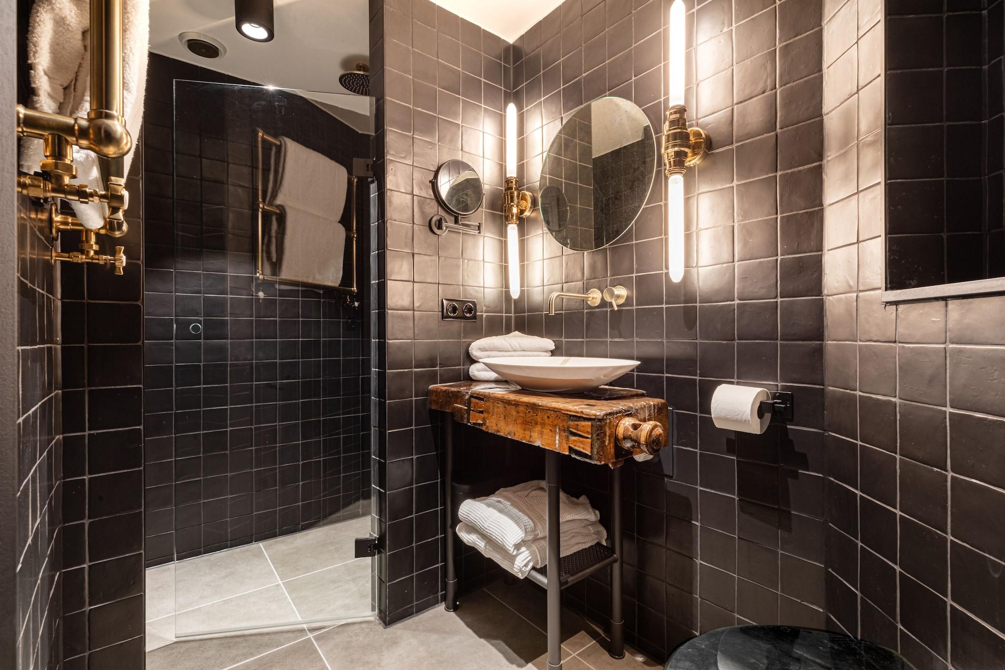 Double Deluxe King Bed