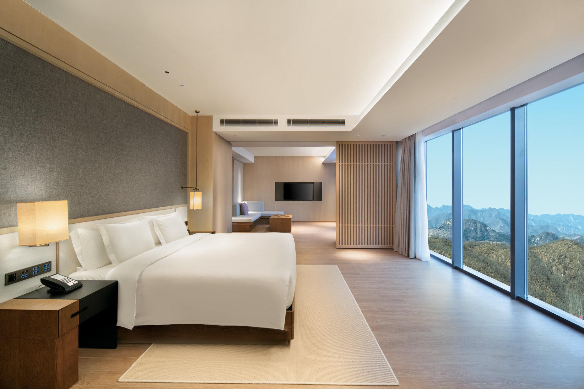 Double King Bed One Bedroom 