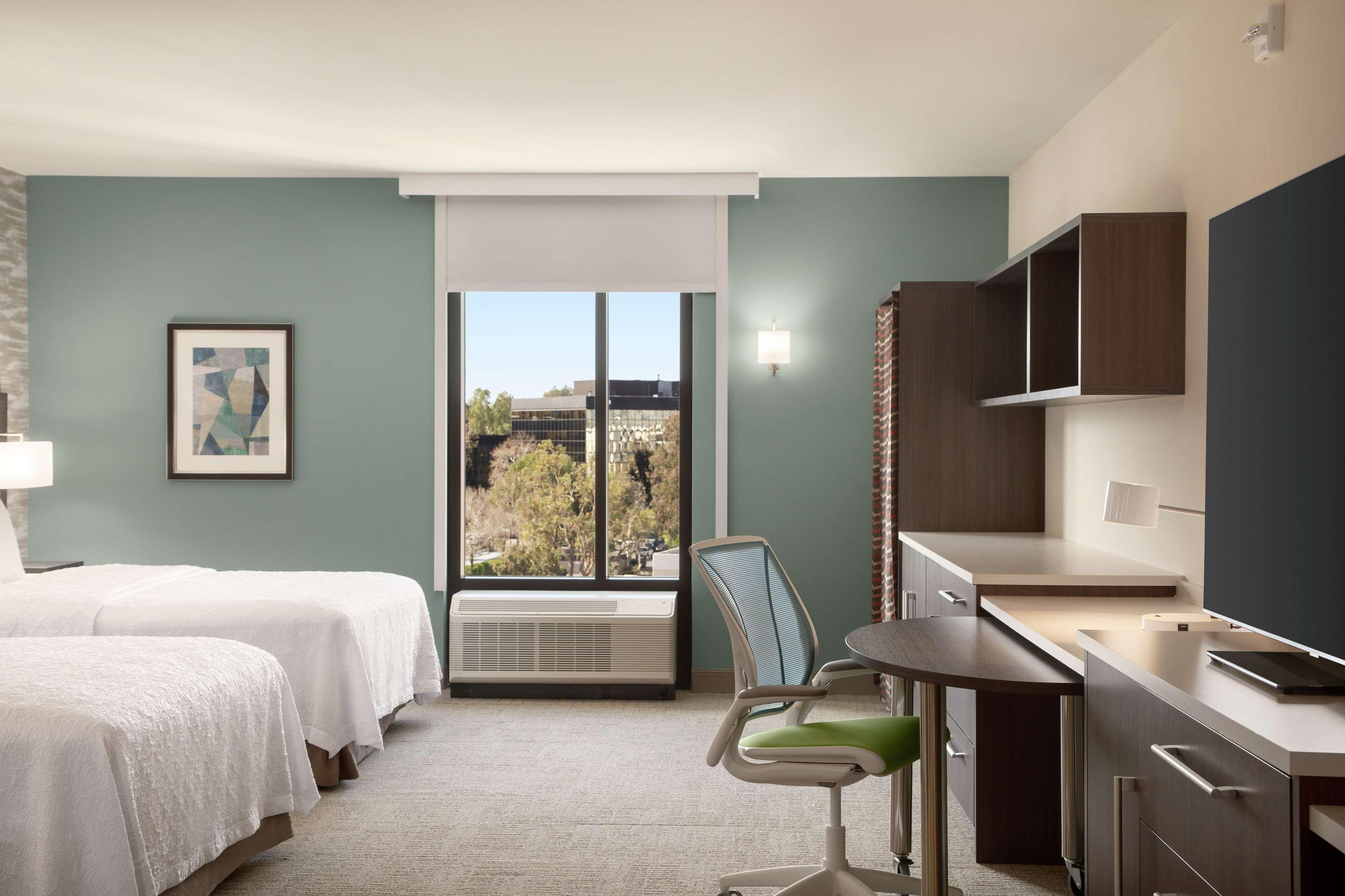 Studio Two Queen Beds Non Smoking