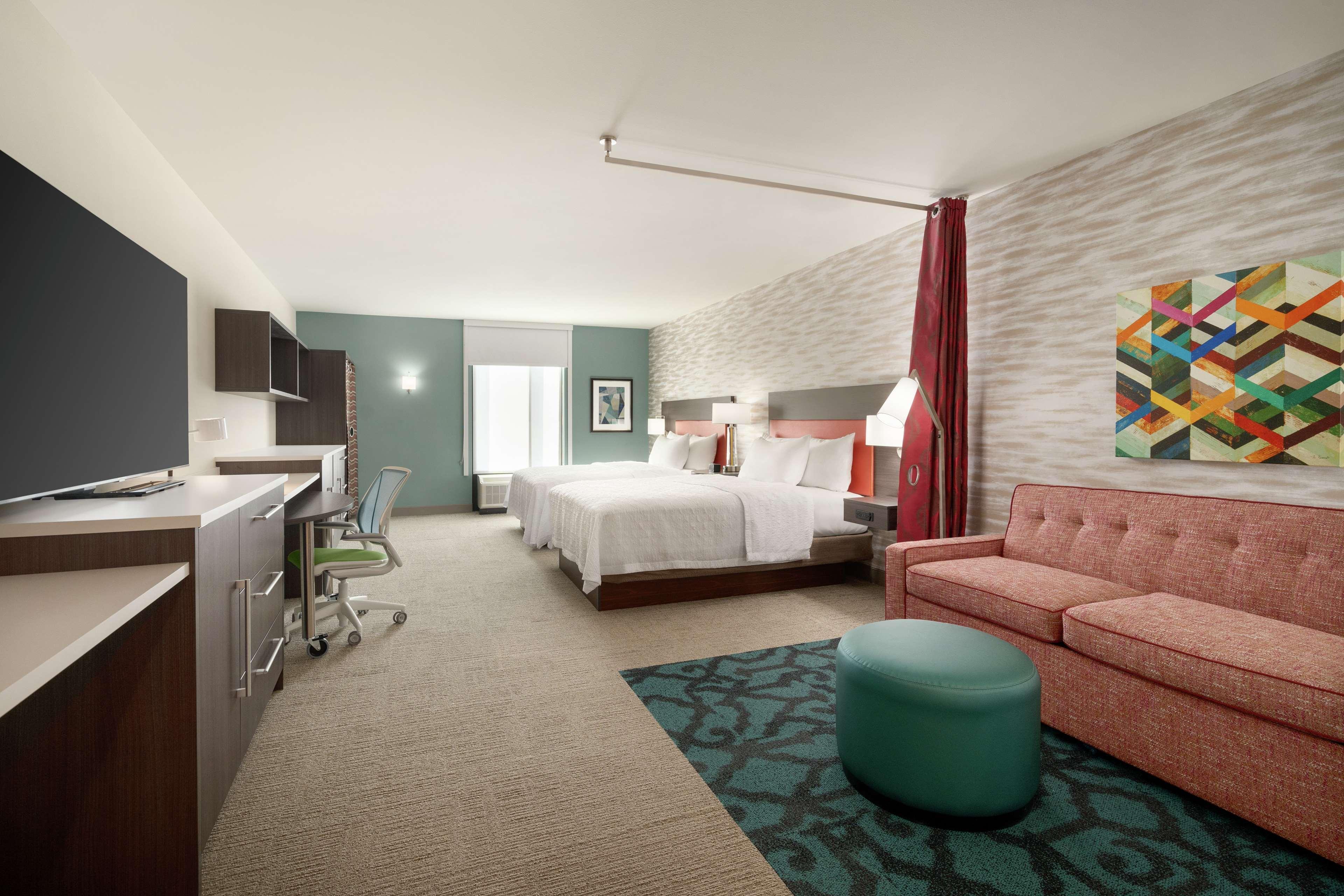 Studio Two Queen Beds