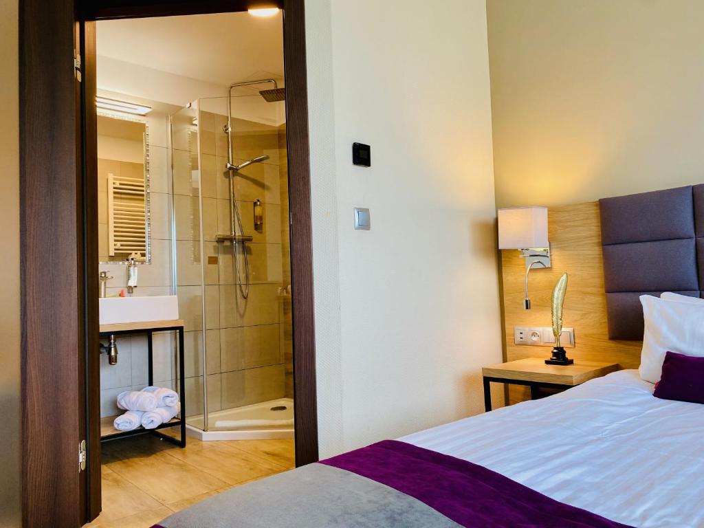 Double or Twin Standard