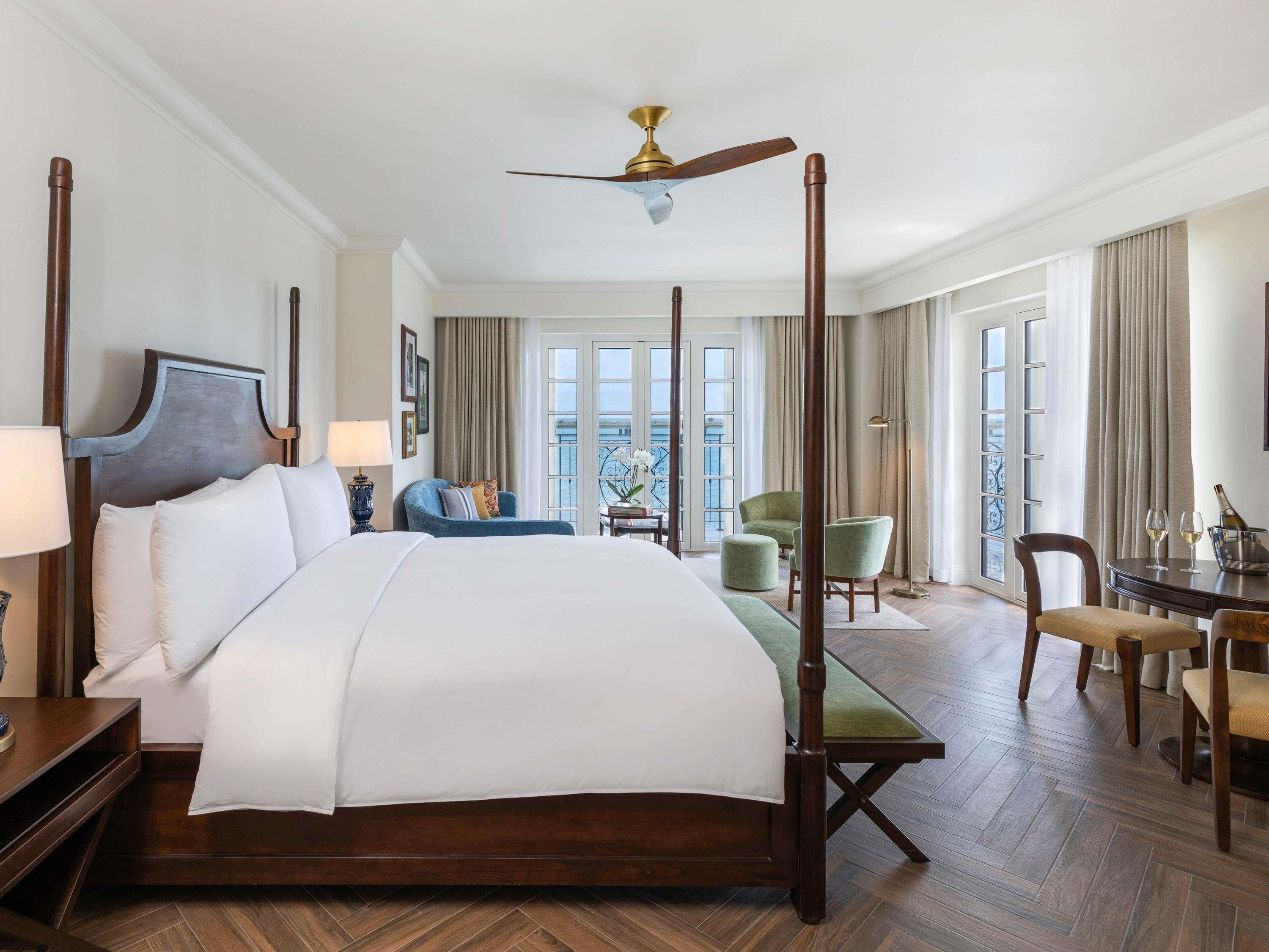 Junior Suite Ocean Front King Bed