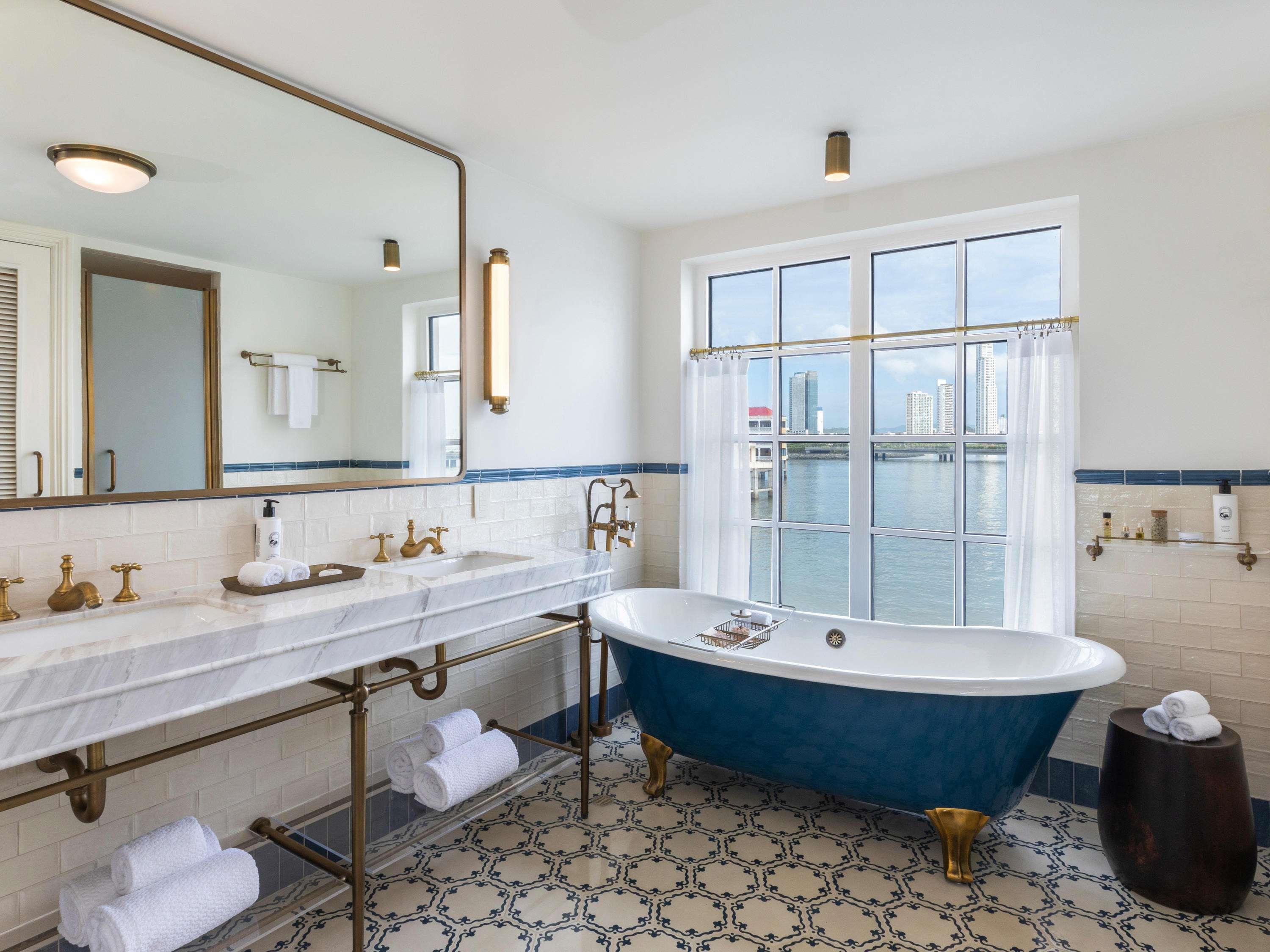 Suite Ocean Front King Bed